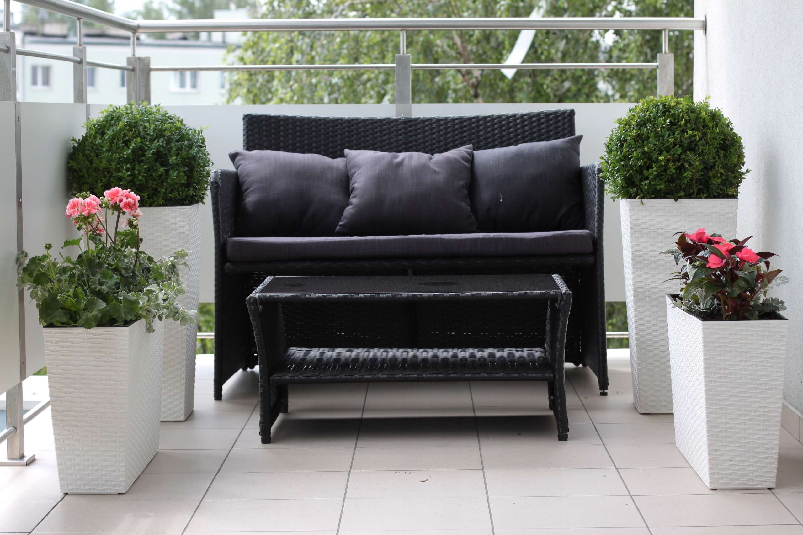 Doniczka FINEZJA RATTAN 25x25cm kol. GRAFITOWY Waga produktu z opakowaniem jednostkowym 1.16 kg