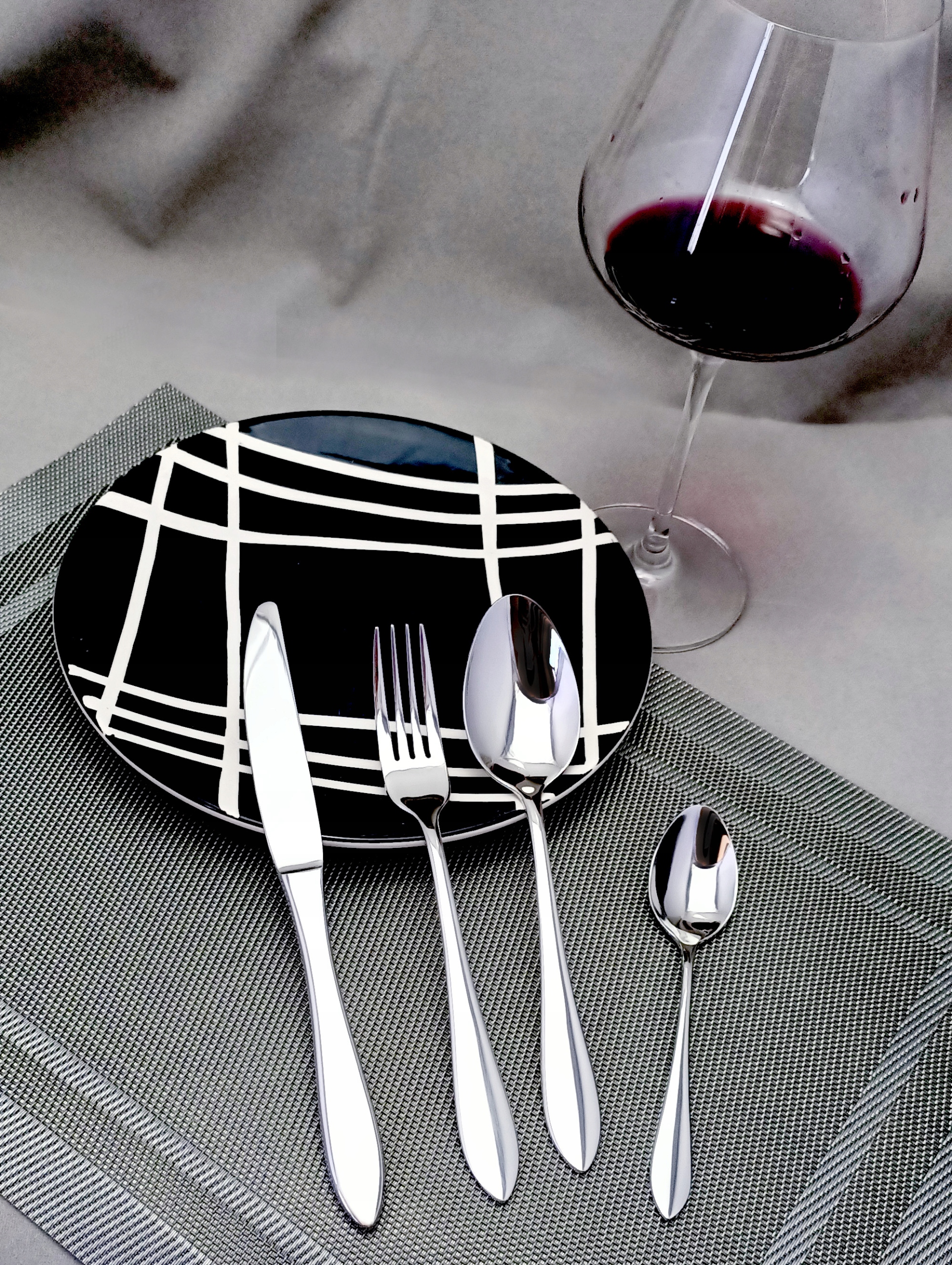 ZESTAW KOMPLET SZTUĆCÓW NIERDZEWNYCH 24 el 6os PREMIUM 18/10 POŁYSK Liczba osób 6