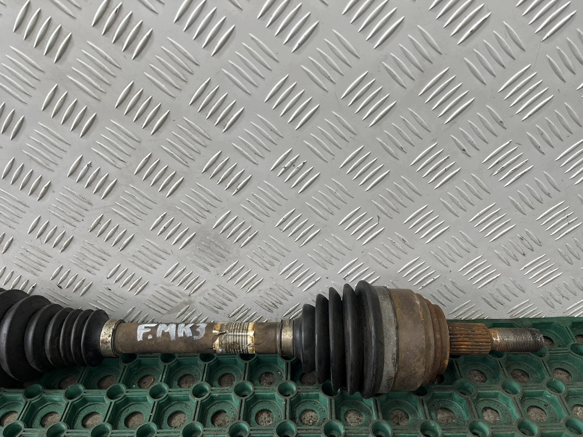 FORD FOCUS MK3 14-18 ST 2.0 ECOBOOST semi-axis left short. EV61-3B437-GA OE