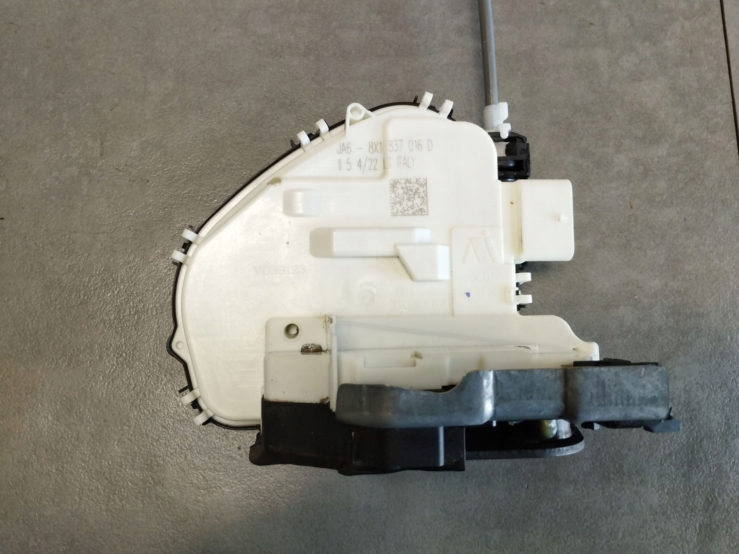 Audi A4 S4 B9 8W lock door right front 8X1837016D