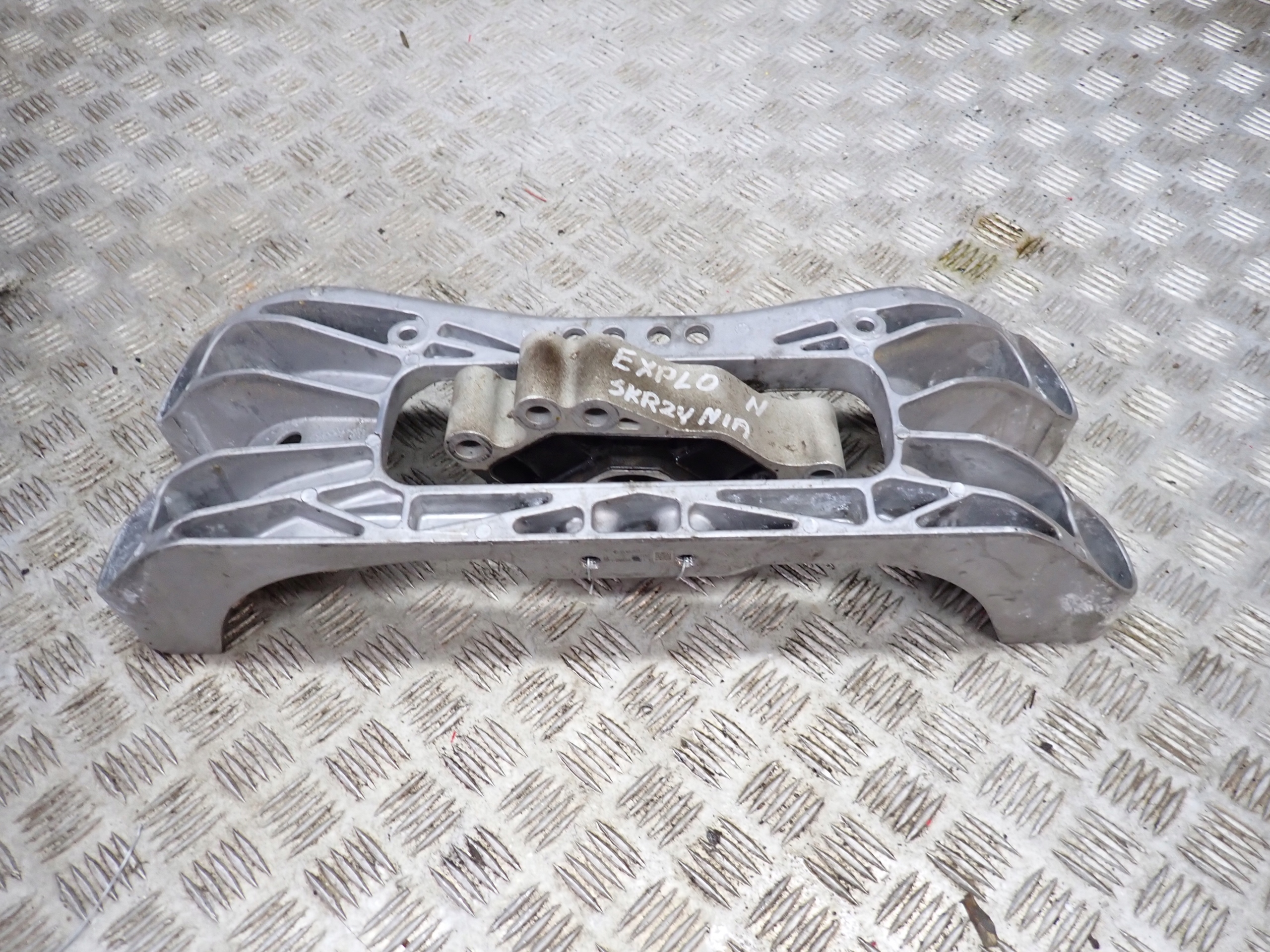 Łapa Poduszka Podpora Skrzyni Ford Explorer 2020-