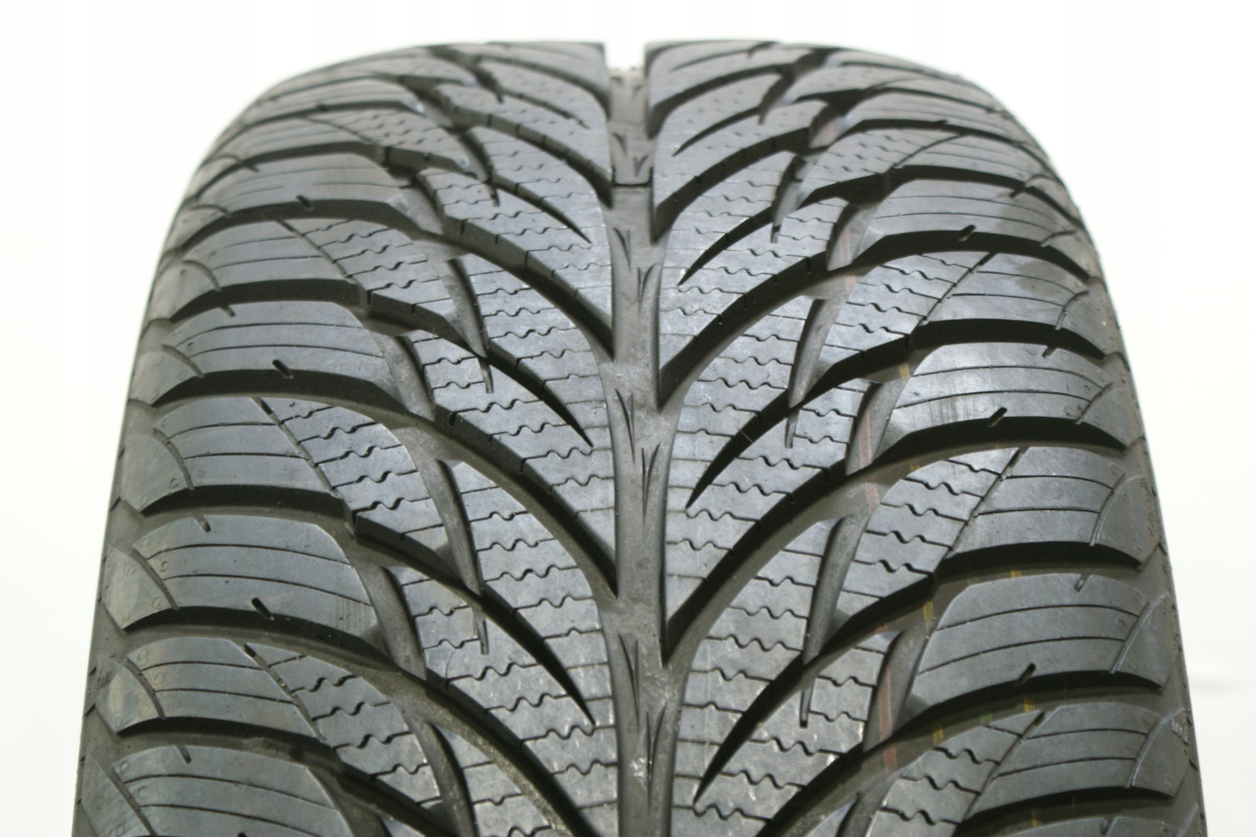 235 / 55R17 UNIROYAL ALLSEASONEXPERT, 8,5 мм