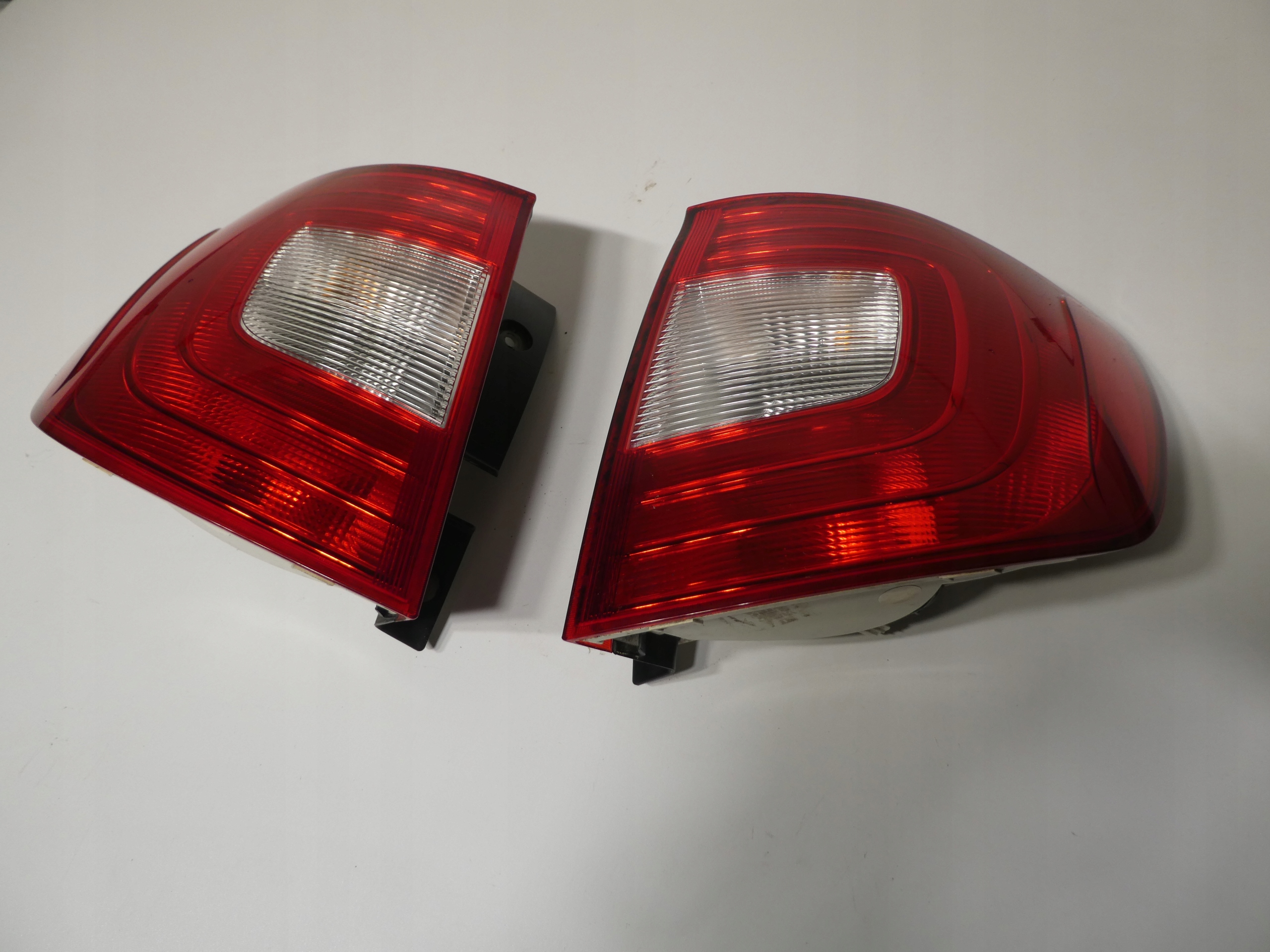 SKODA SUPERB II KOMBI lights rear part right left KOMPLET