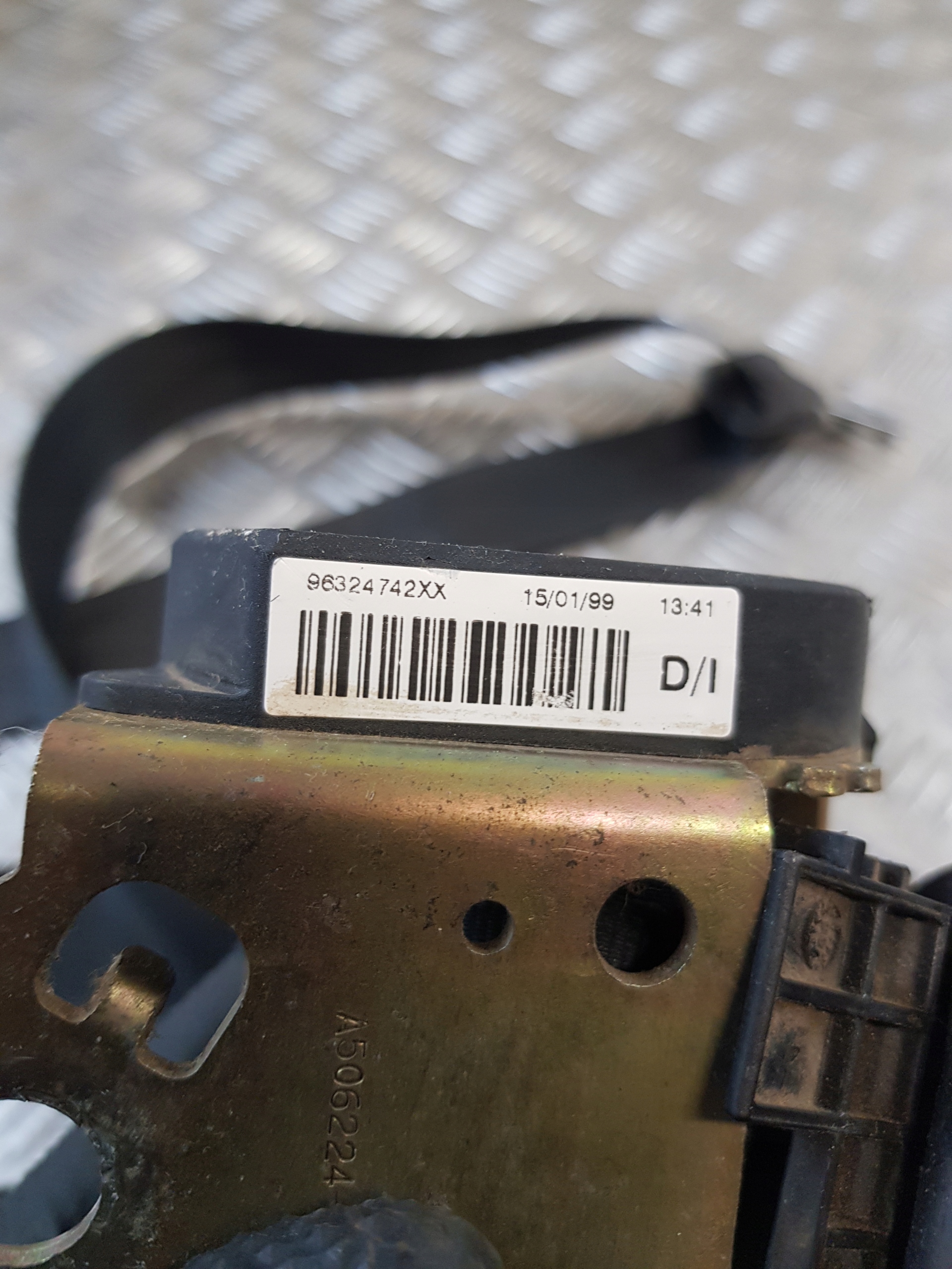 seat belt left front PEUGEOT PARTNER and 96324742XX