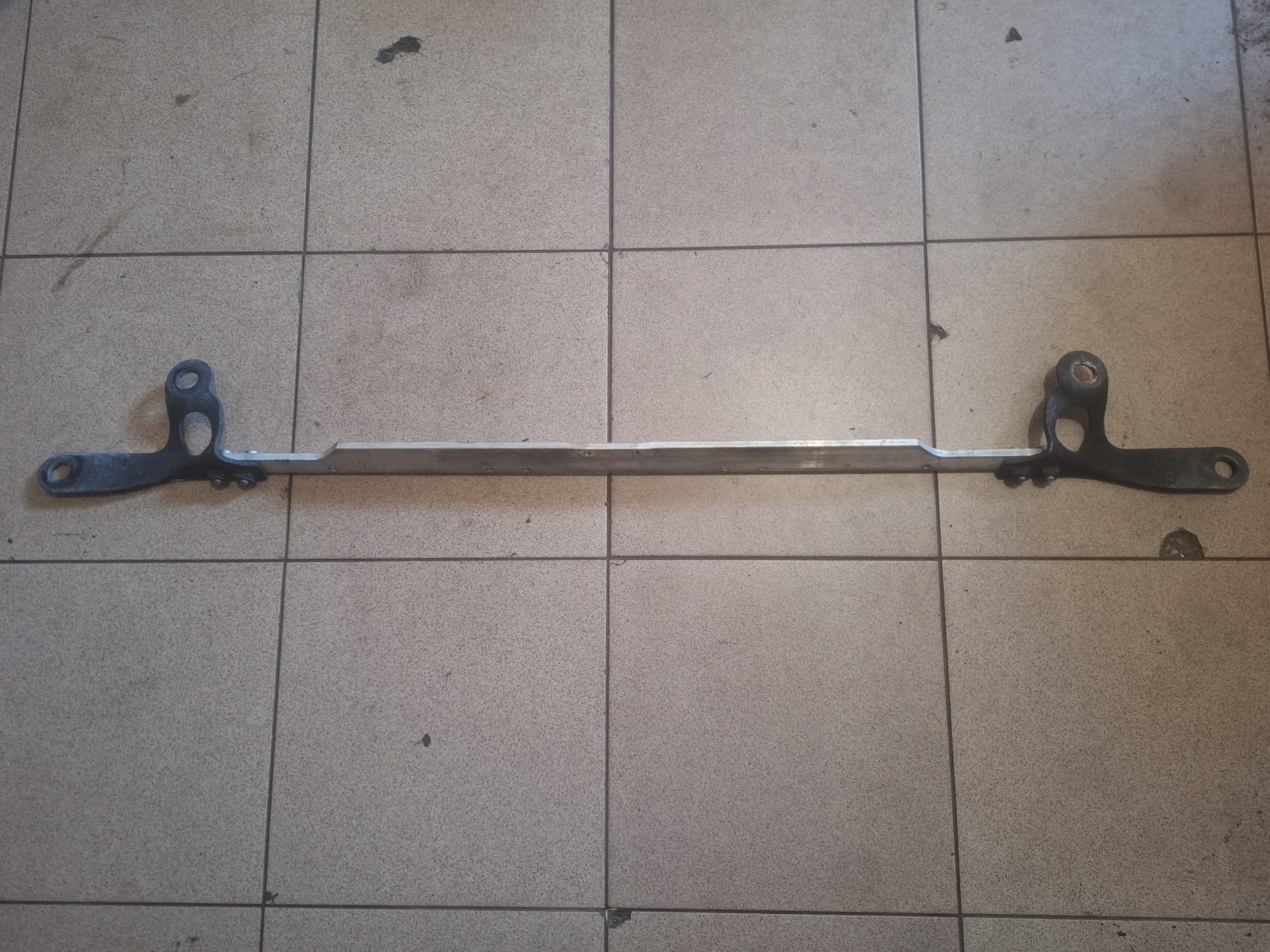 ROZPÓRKA KIELICHÓW WZMOCNIENIE AUDI A6 C5 SEDAN KOMBI