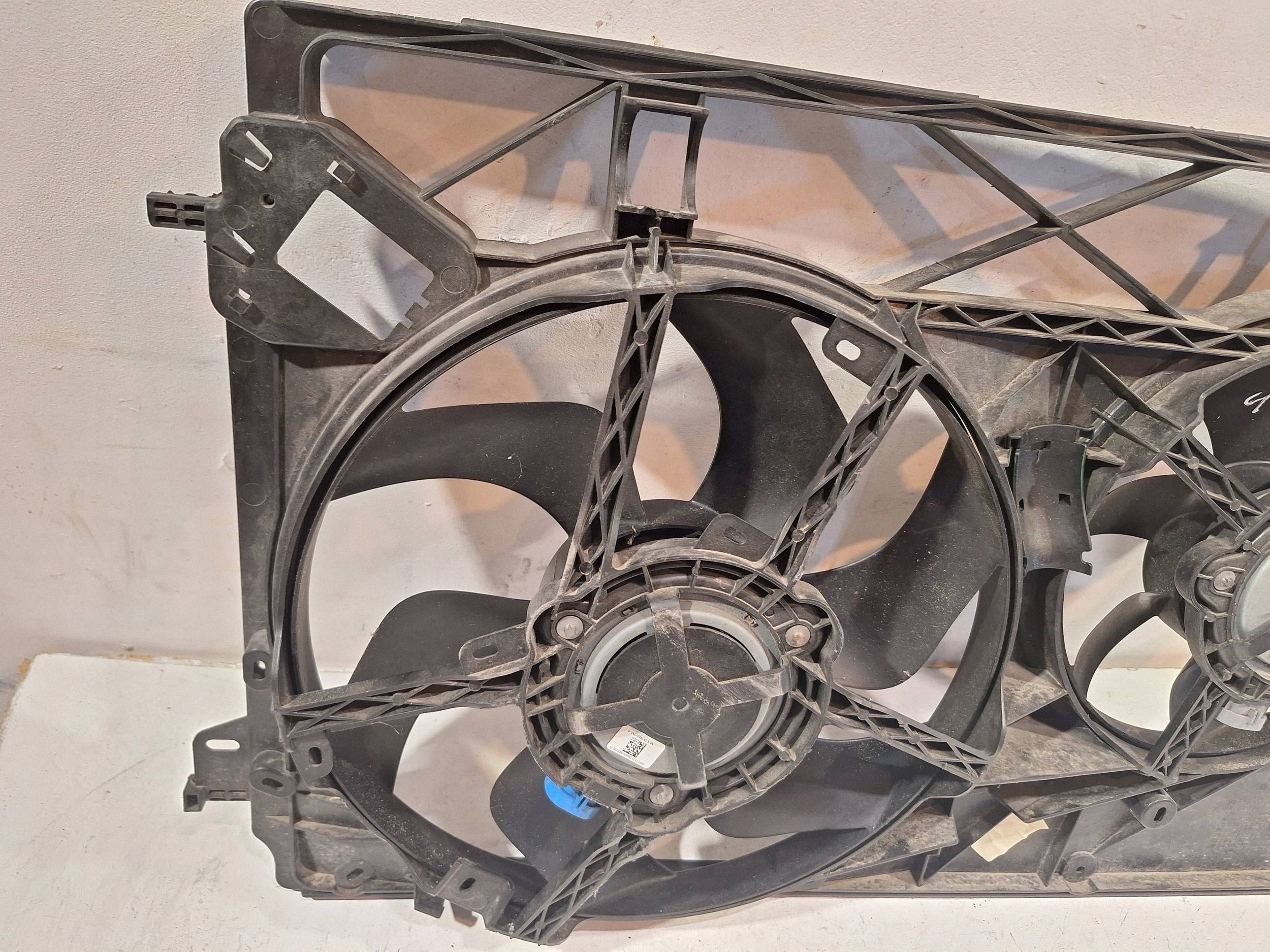 ventilátor chladiče Opel Vivaro 214816680R