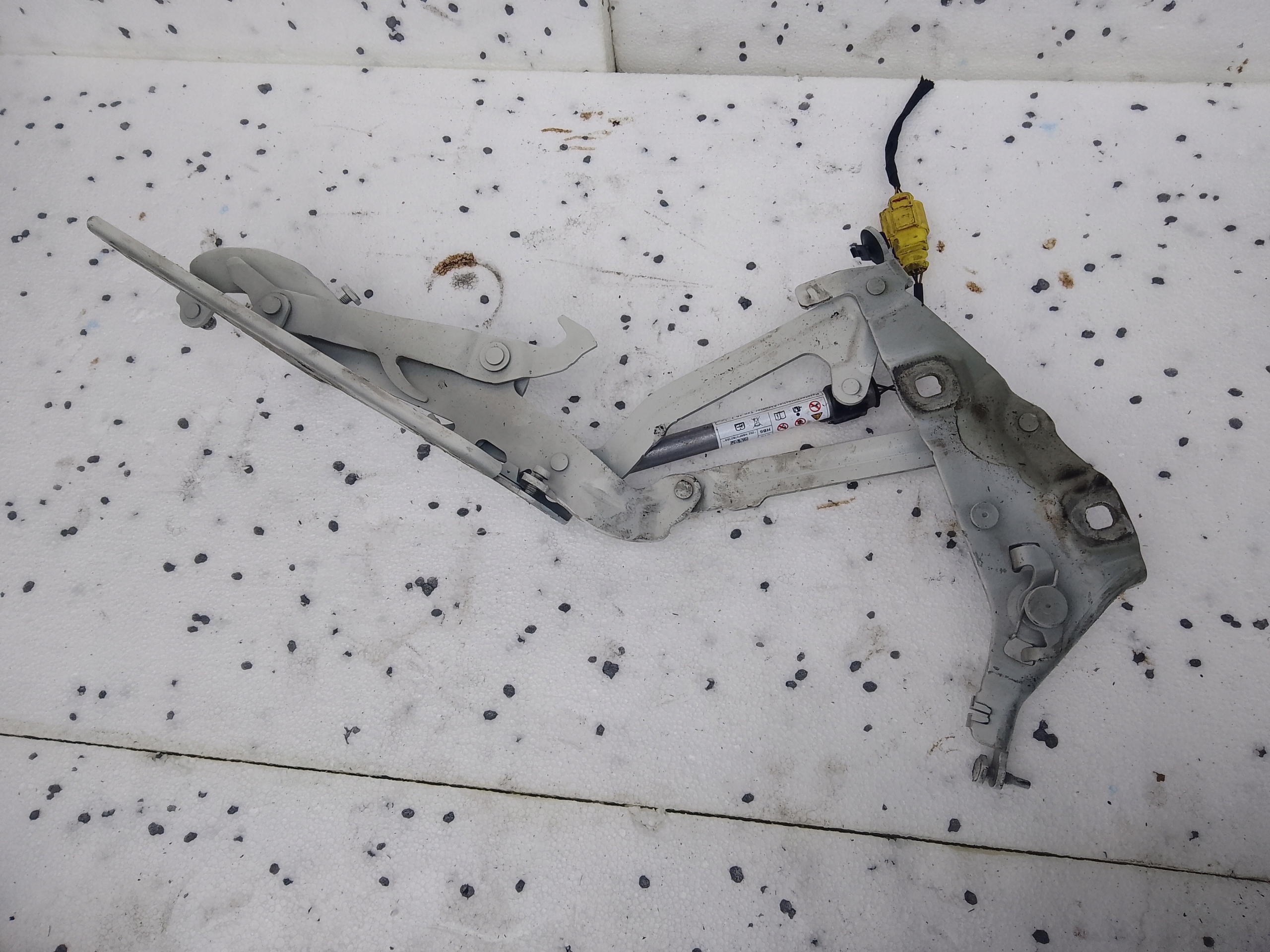 hinge bonnets left z nabojem VW ARTEON