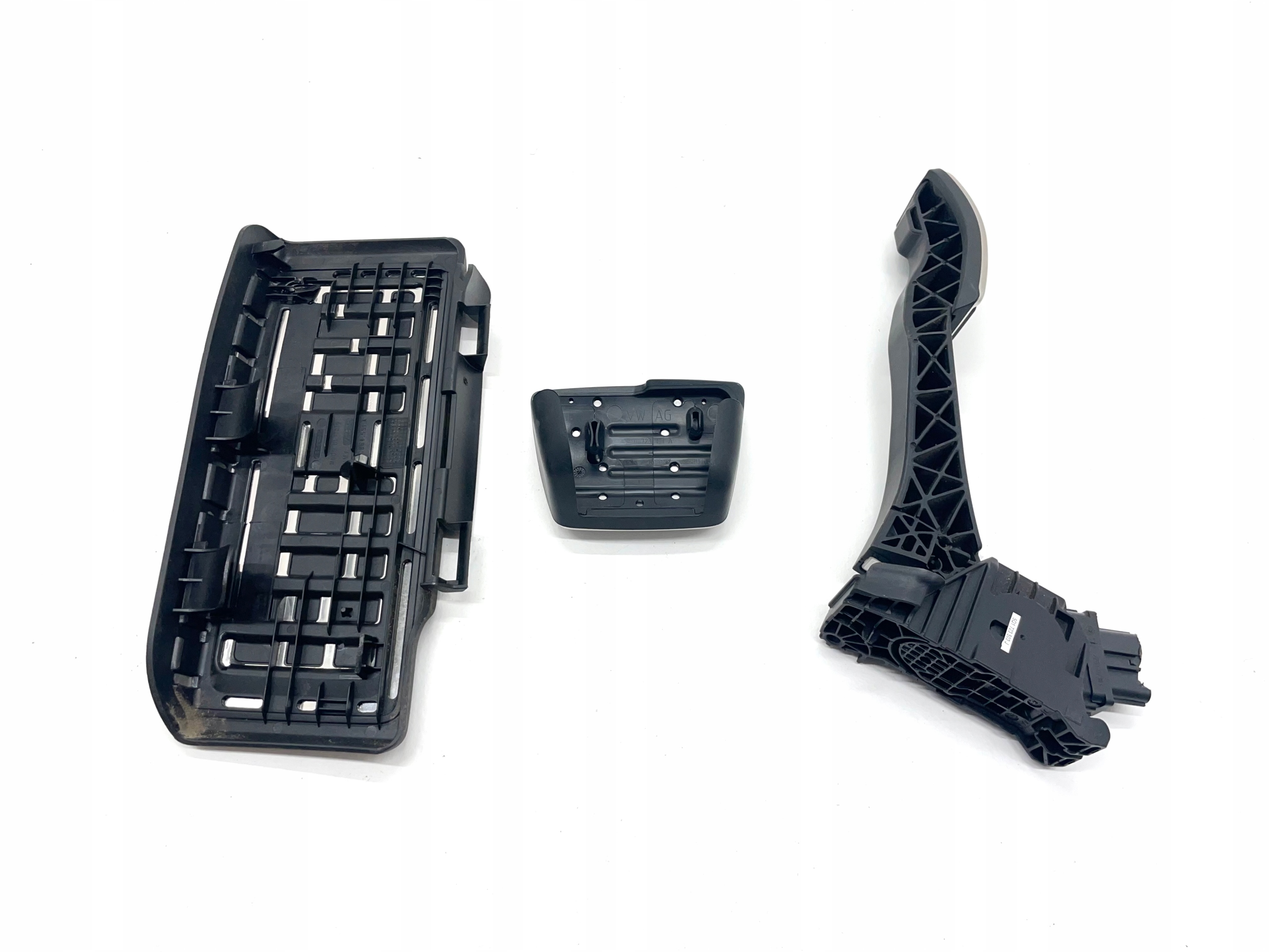 VW T-ROC NAKŁADKI NA PEDAŁY PODNÓŻEK CHROM Numer katalogowy producenta 5Q0723131A 5Q1723503J