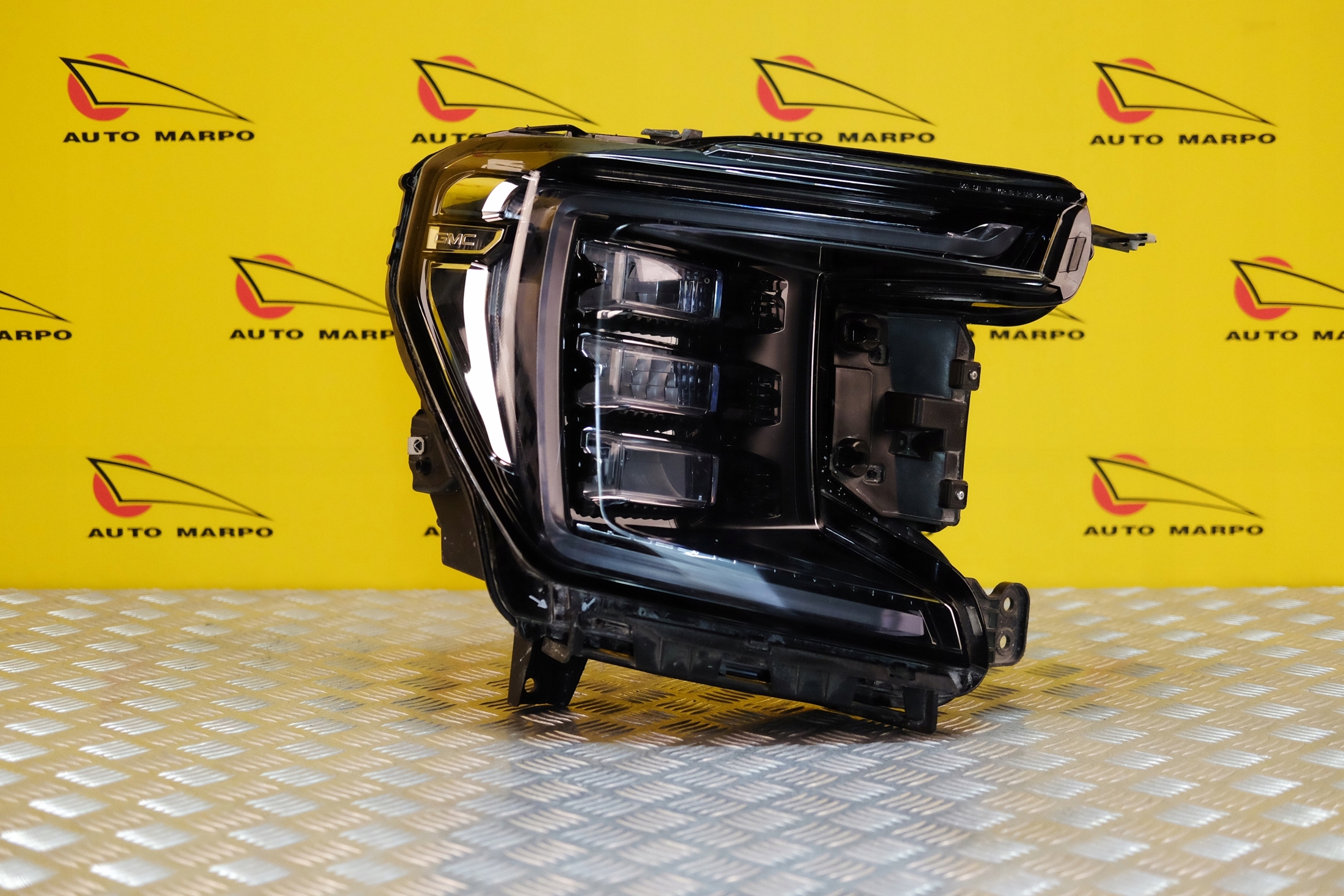 GMC YUKON 2020- REFLEKTOR LAMPA PRZÓD LED R USA Producent części Chevrolet OE