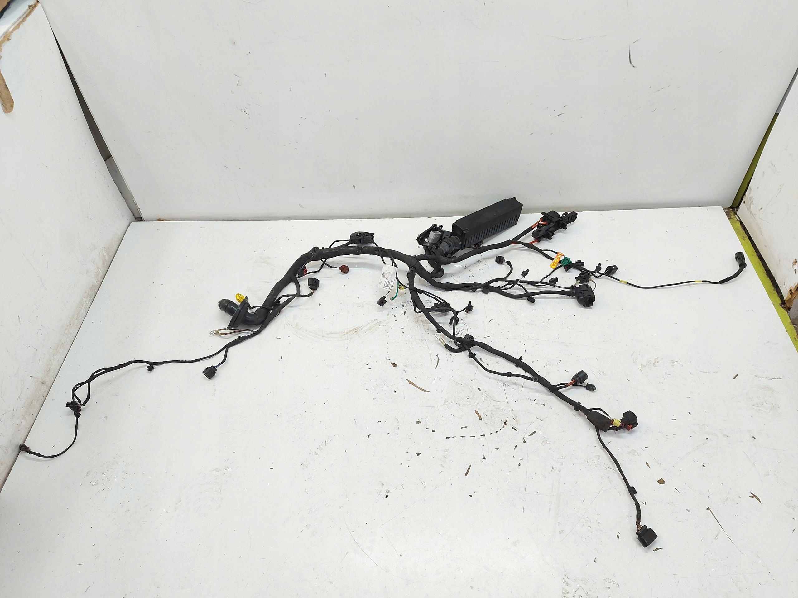 Porsche Taycan GTS 9J1 2023r bundle komory of the engine right