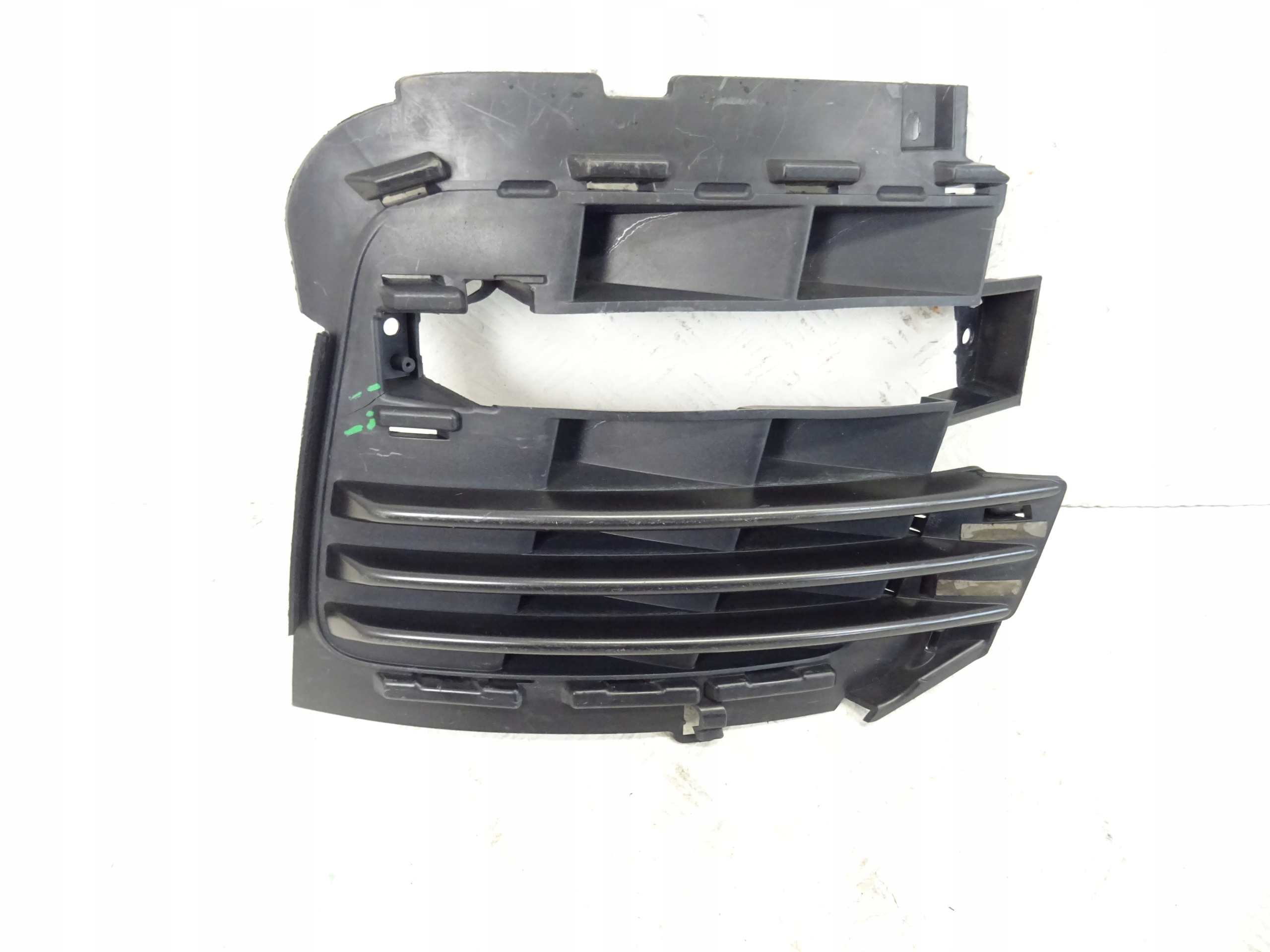 grid of a bumper front front left RANGE ROVER VOGUE JK52-R7081-EB