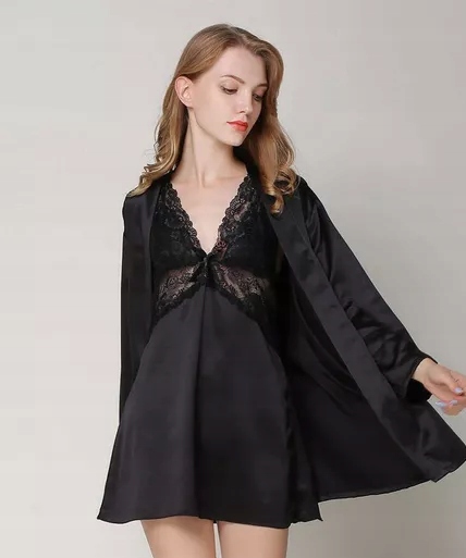 KOMPLET SZLAFROK HALKA KORONKA STRINGI +POŃCZOCHY Materiał dominujący poliester