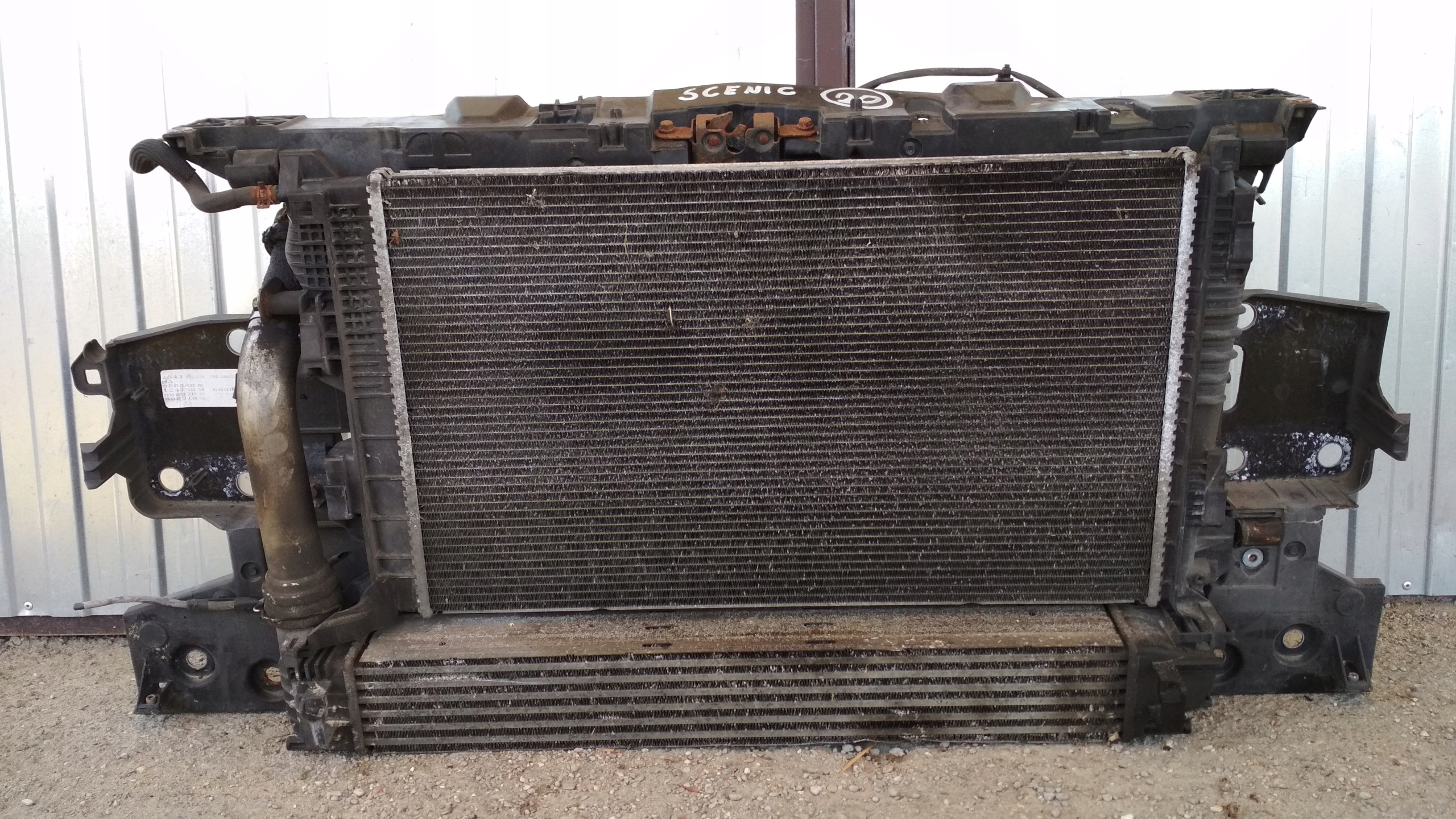 PAS PRZEDNI CHLODNICE RENAULT MEGANE III COUPE