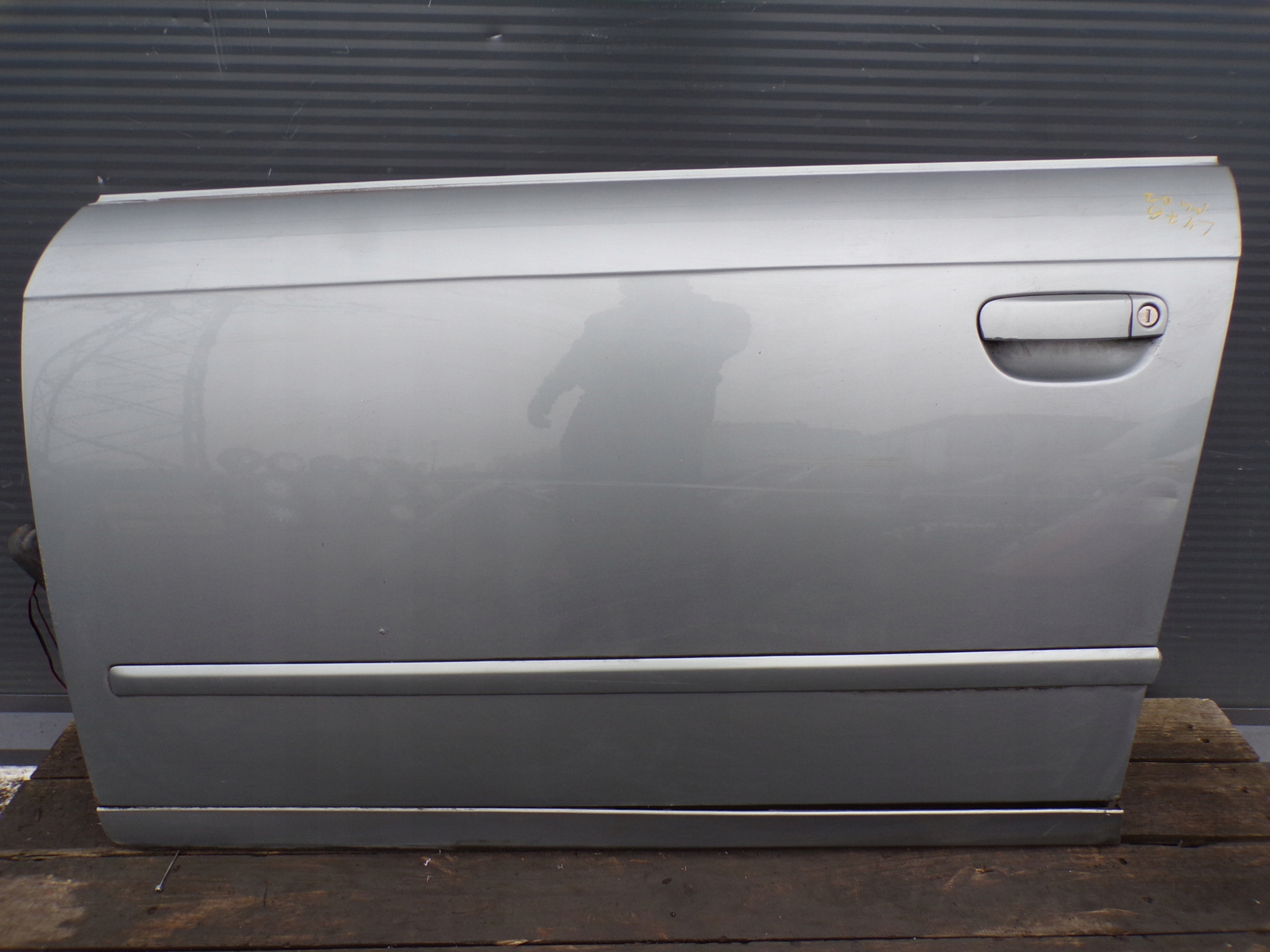 door left front side AUDI A4 B7 colour LY7G
