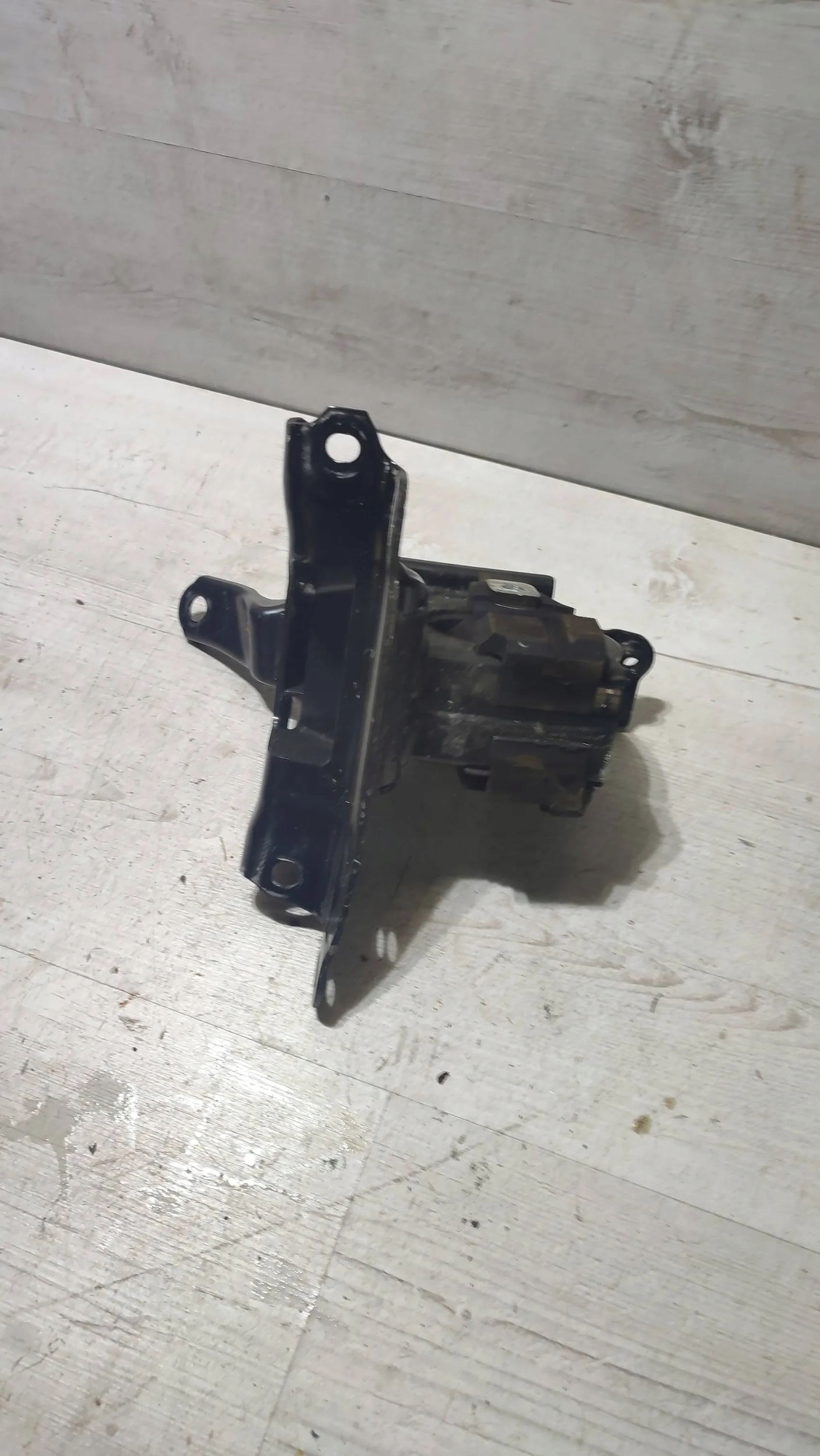 Toyota C-HR and 2019 engine mount