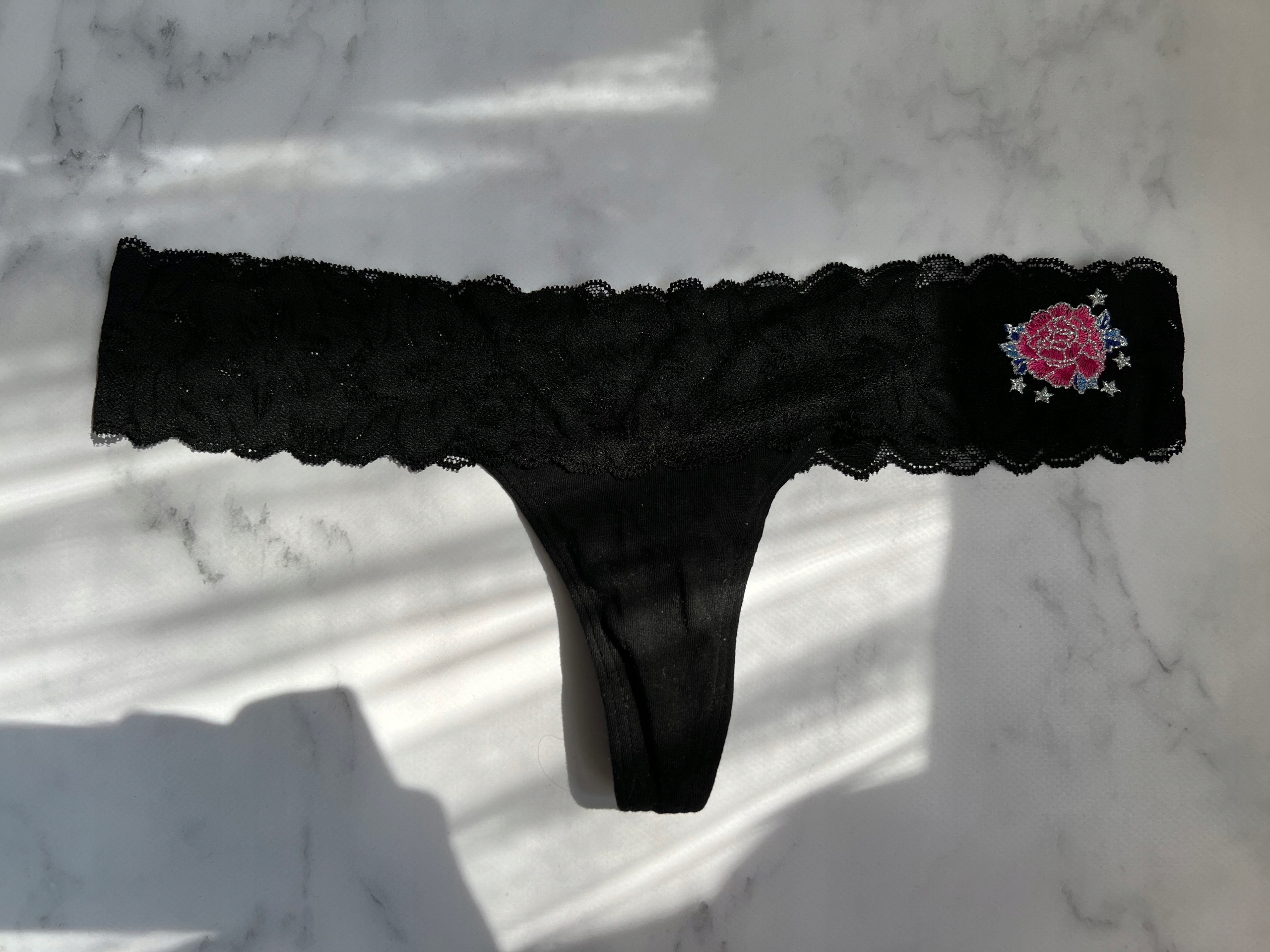 

Victoria’s Secret Pink Stringi majtki koronka 38 M