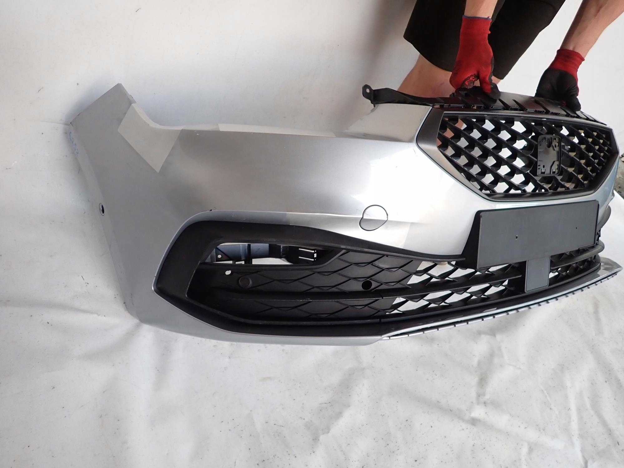 SEAT LEON IV 4 20-> bumper front front PDC