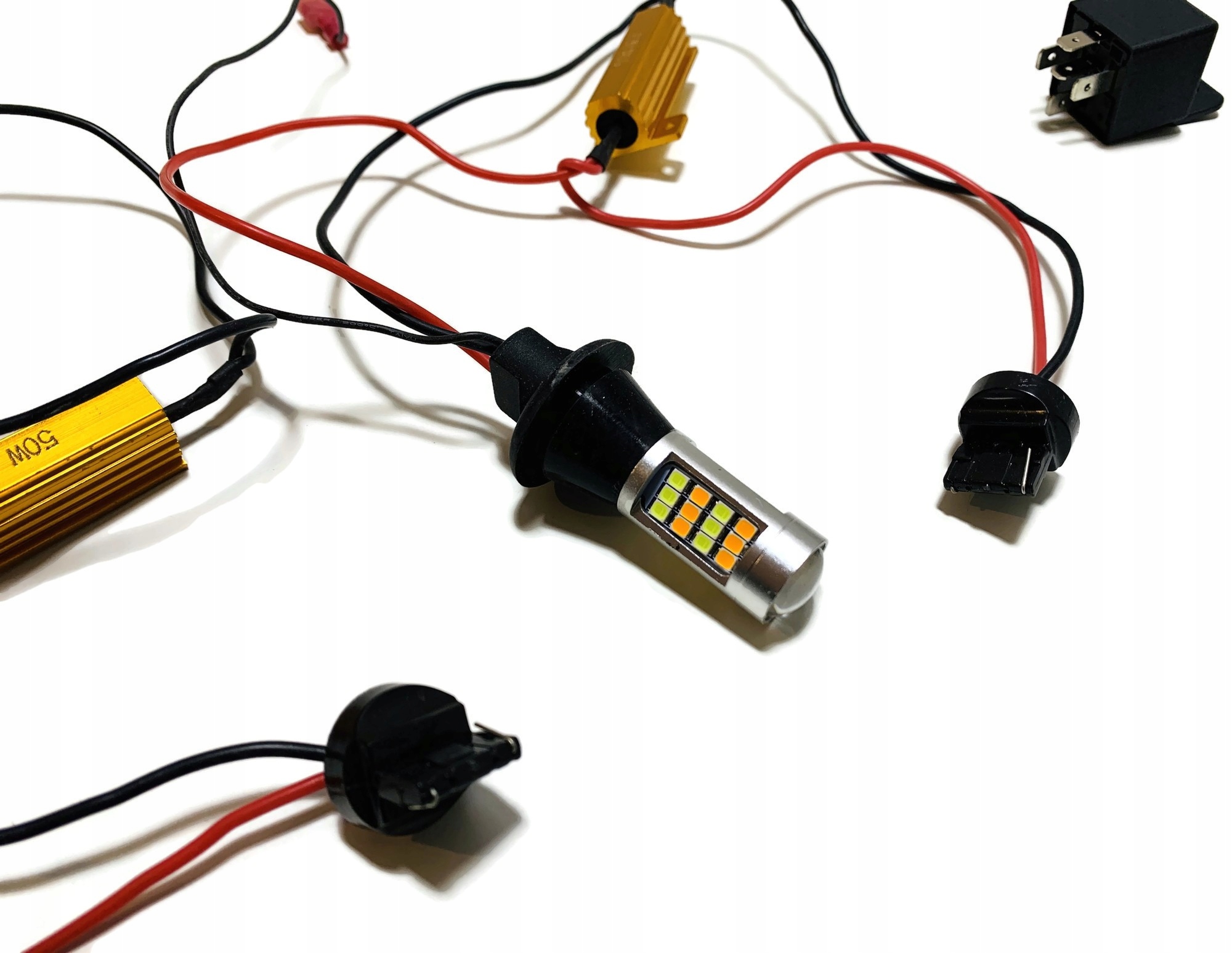 ŚWIATŁA DZIENNE KIERUNKOWSKAZ LED 2w1 AUTOMAT W21W Temperatura barwowa 6000 K