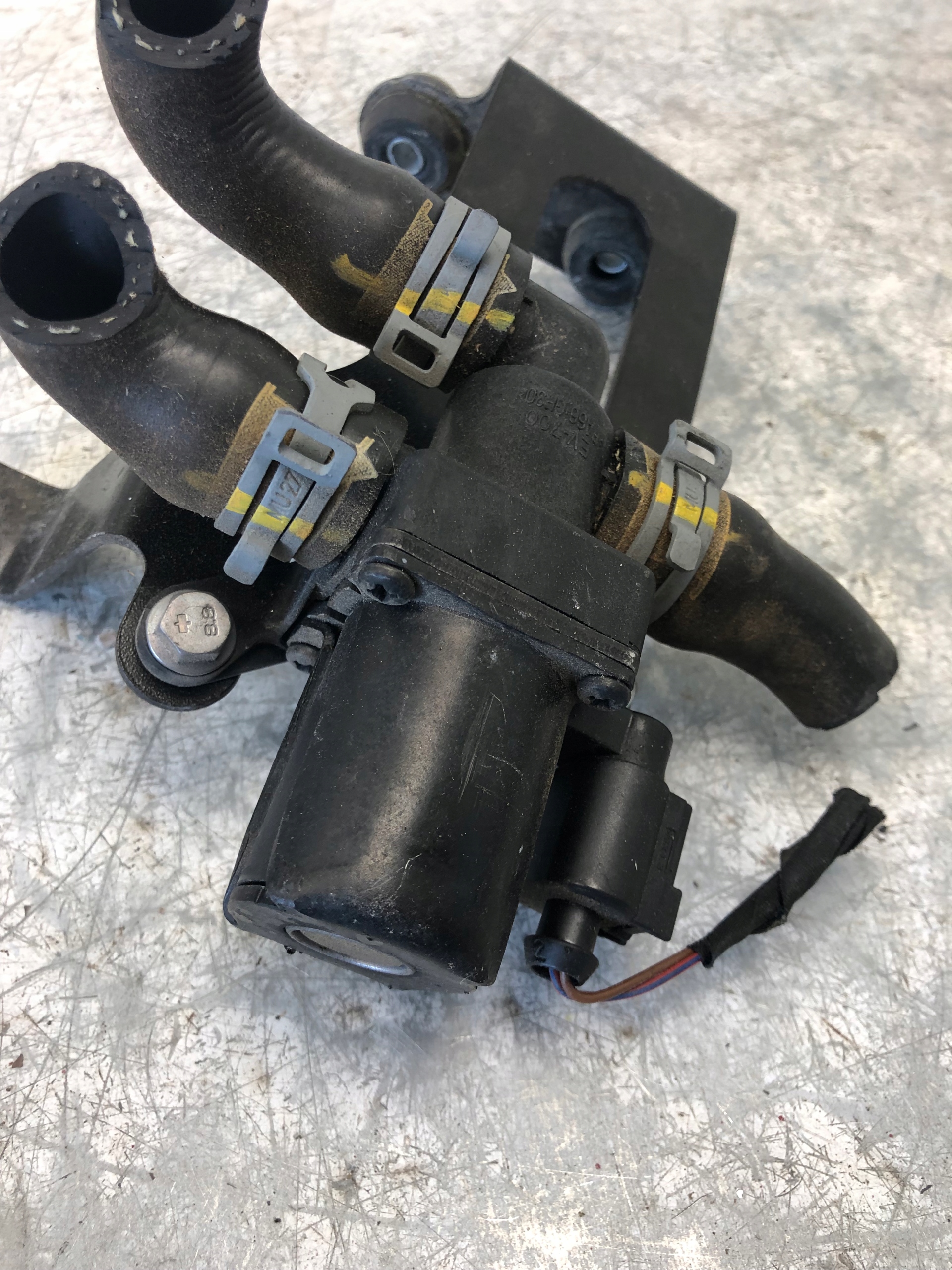 supplementary water pump AUDI Q5 8R0820035A