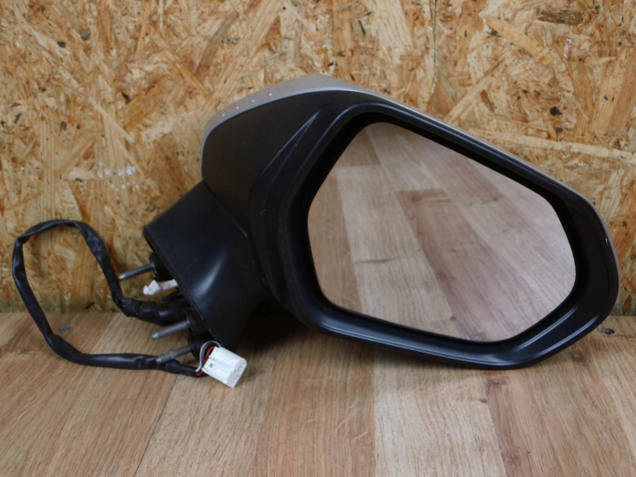 Toyota Corolla E21 mirror right 6 of cables (vertical)