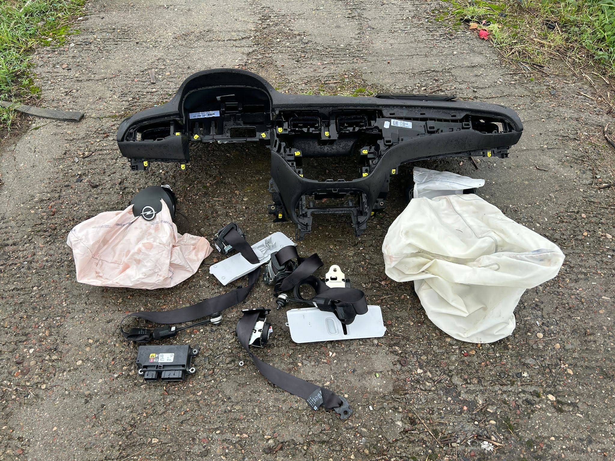 opel CORSA e 3 Двери 1.4 Бензин торпеда консоль