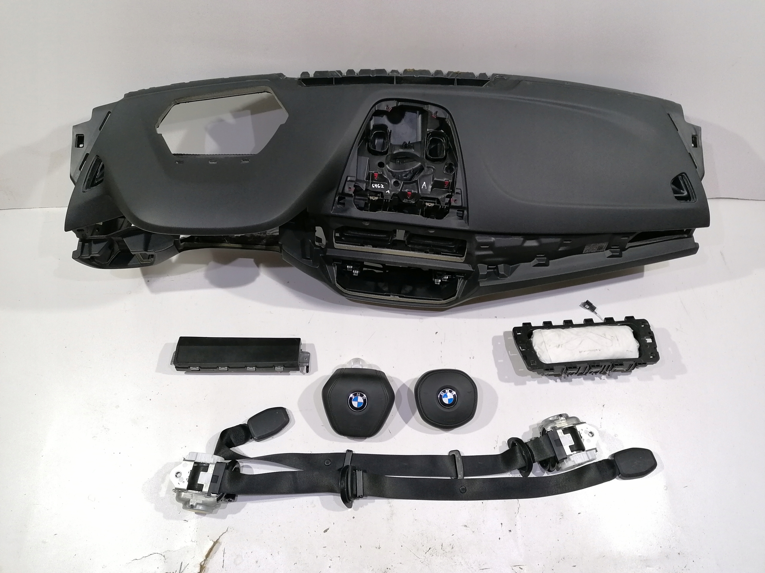 BMW 5 G30 G31 DESKA KONSOLA AIRBAG PODUSZKI PASY BMW 5 G30 G31 HEAD UP