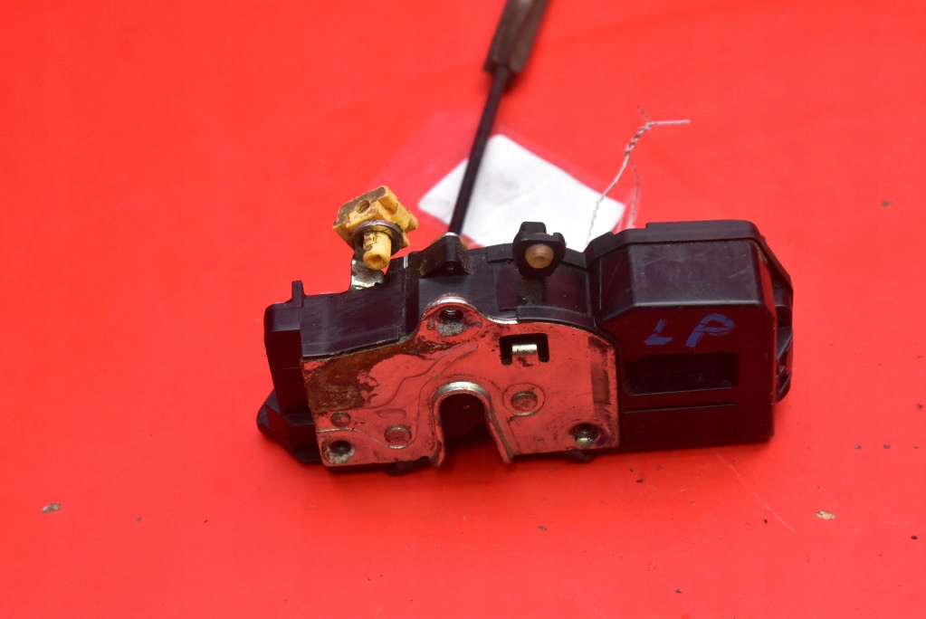 lock door left front front EU L25845458 SATURN VUE II OPEL ANTARA 07-10
