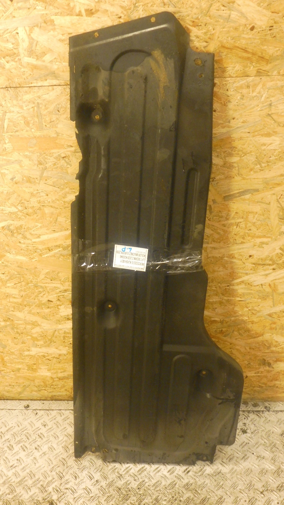 Крышка днища пола MERCEDES W211 левая