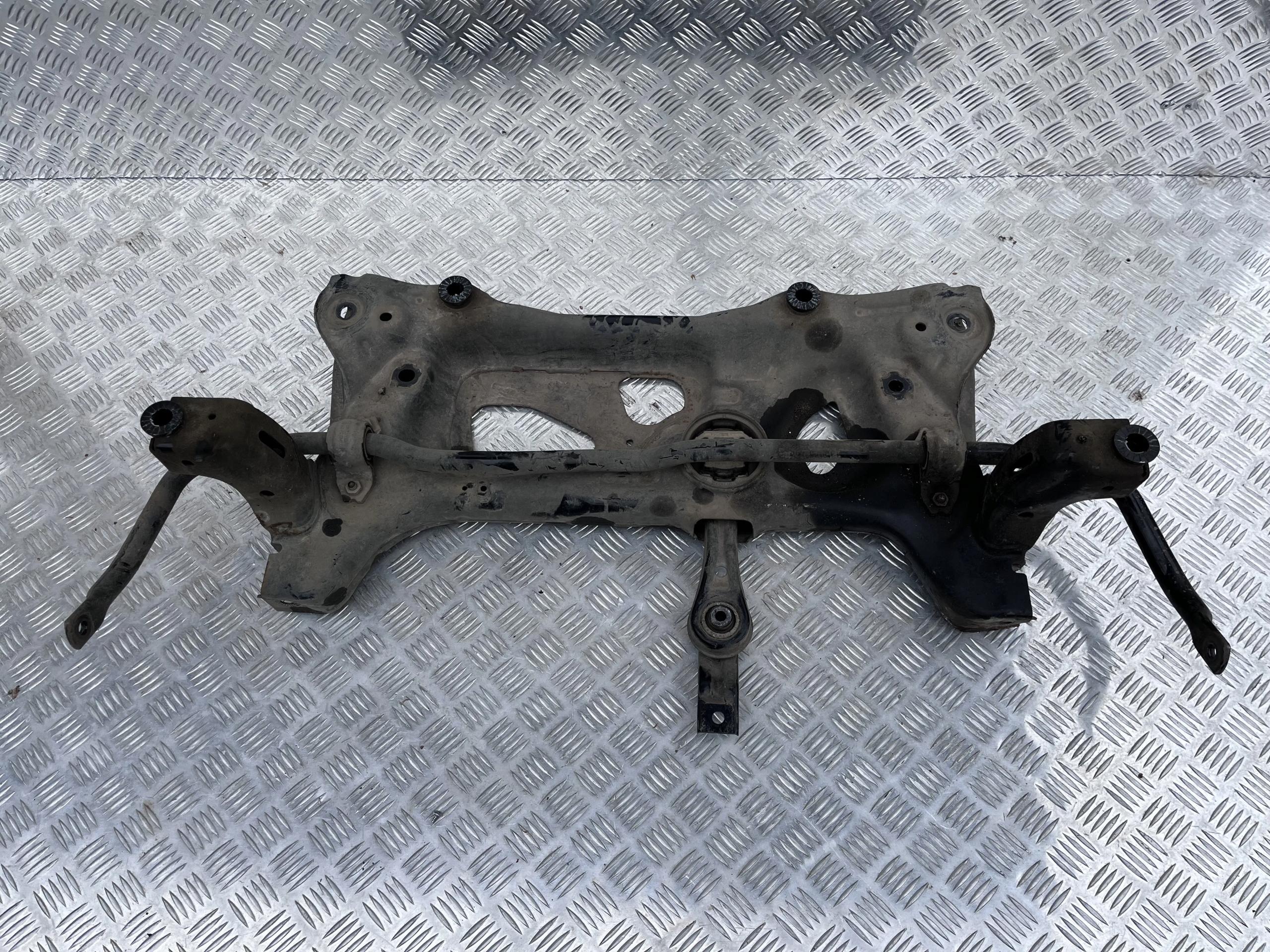 SANKI WÓZEK TRAWERS PRZÓD VW GOLF VIII 19- USZKODZONE