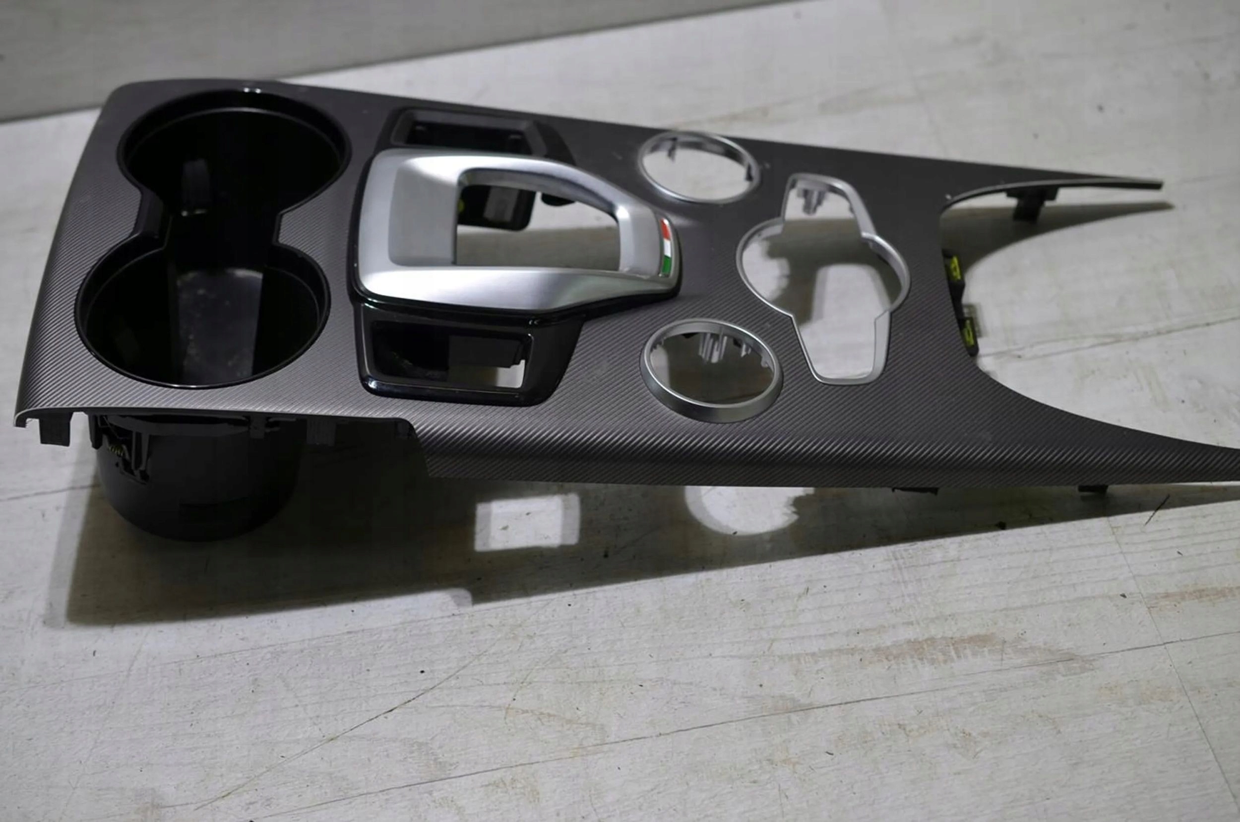 Alfa Romeo Giulia 2021 Tunel mitte panel
