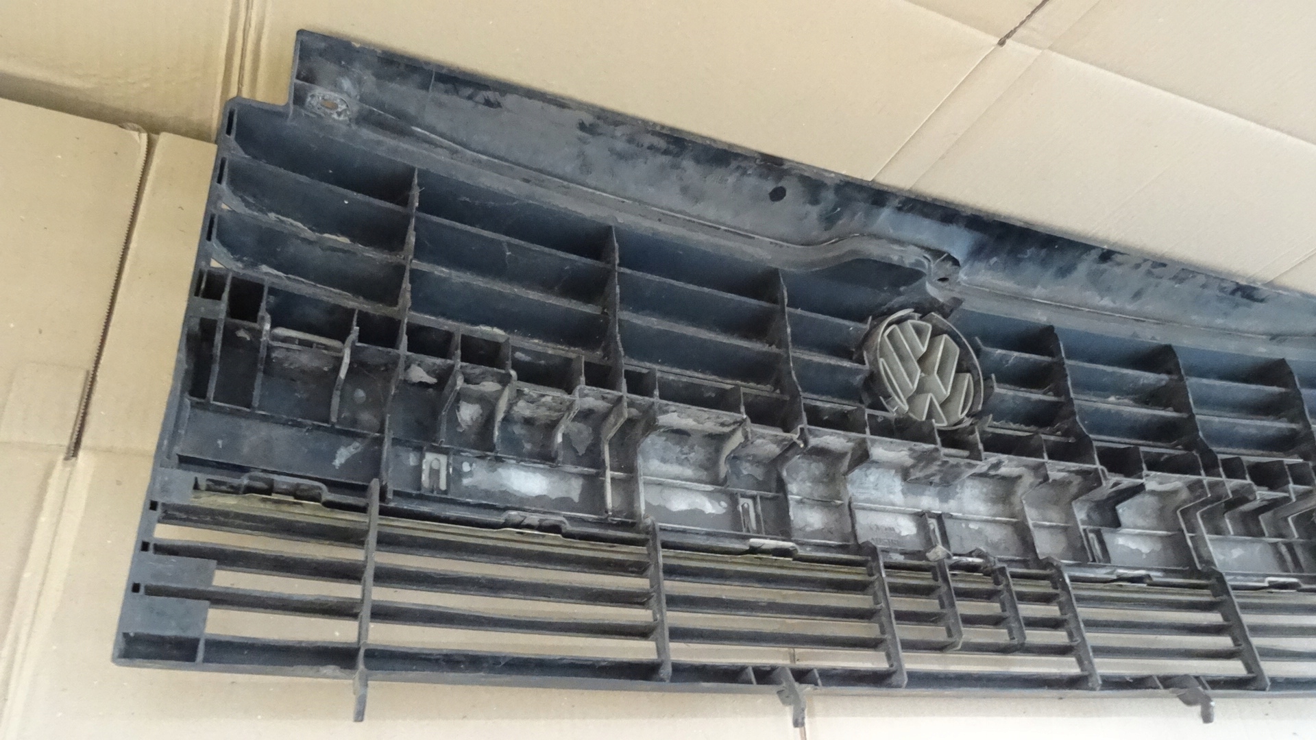 vw transporter T4 решетка радиатора 701853653B