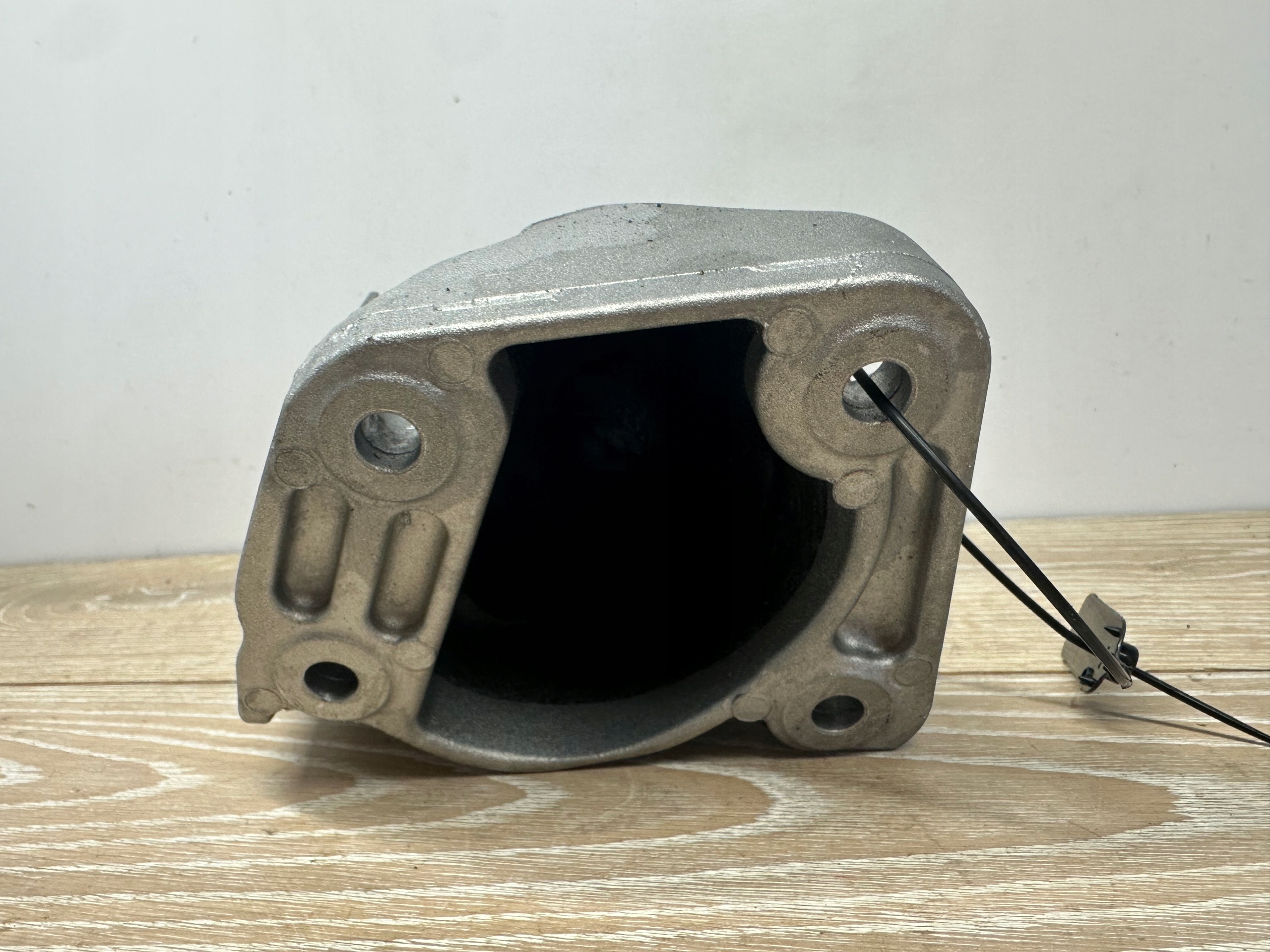 BMW G07 GX B57 engine mount left 6884475