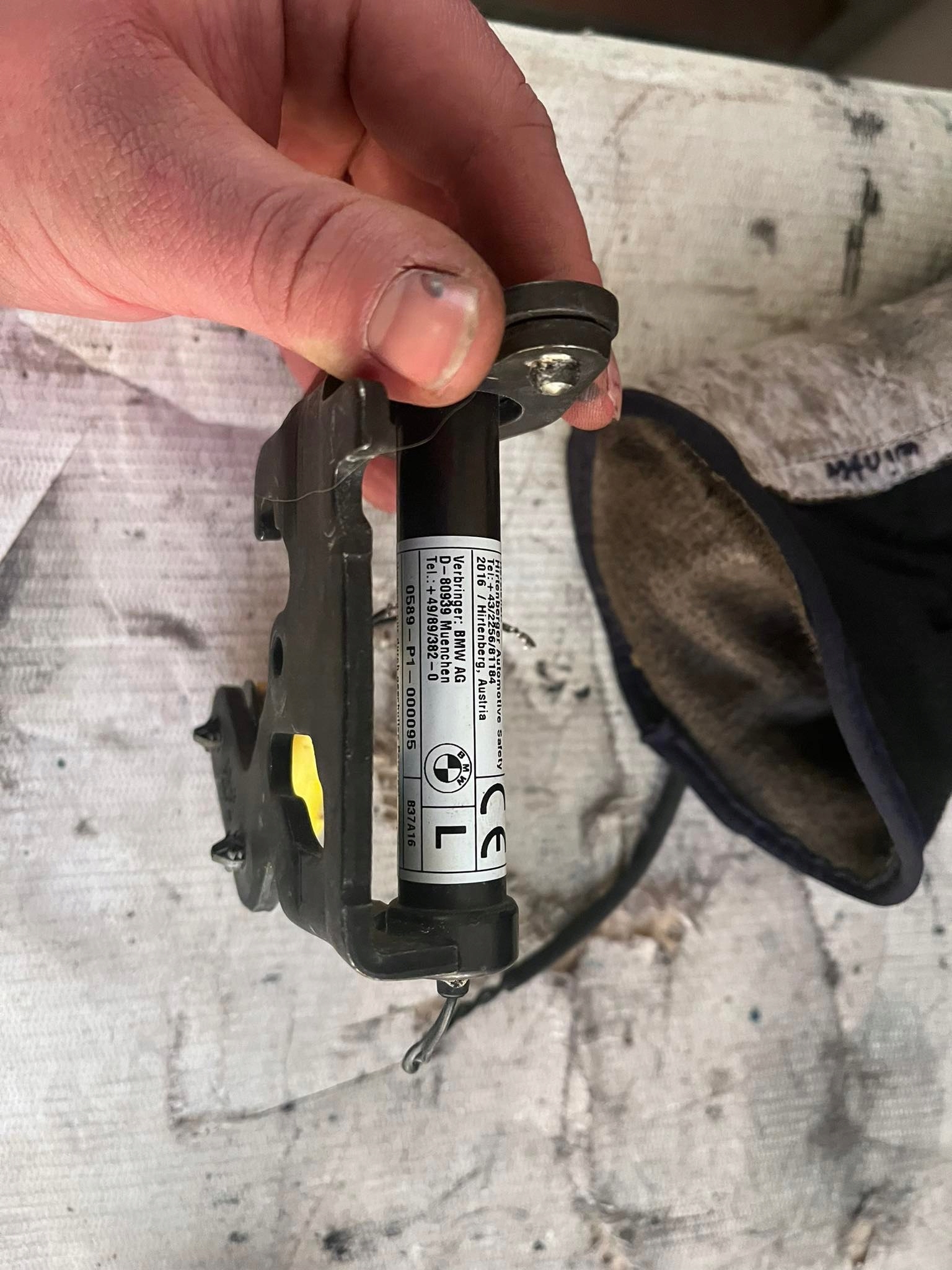 Патрони капота 7418200 7418199 BMW X5 X6 X7