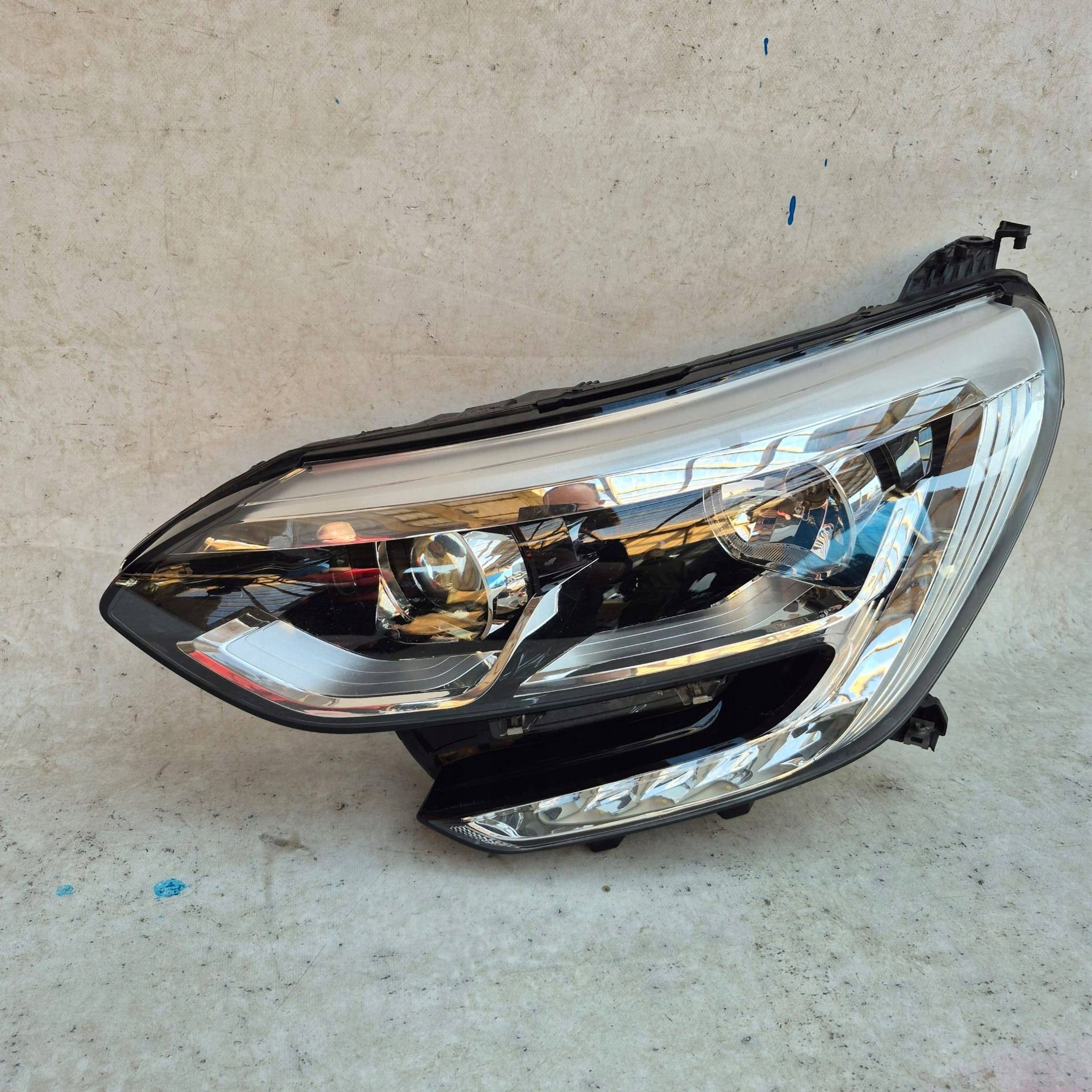 RENAULT MEGANE IV 2016- light left front front 260603157R