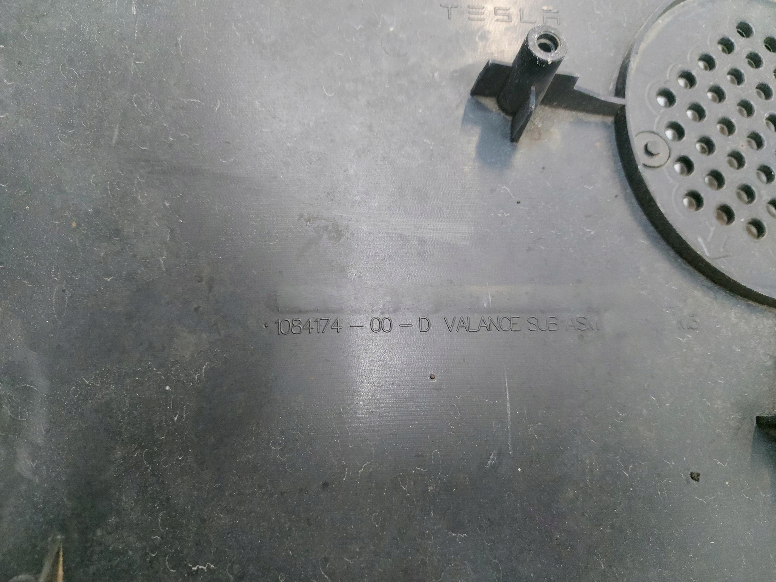 TESLA 3 III Blende Abdeckung der Stoßstange heck 1084174-00-D