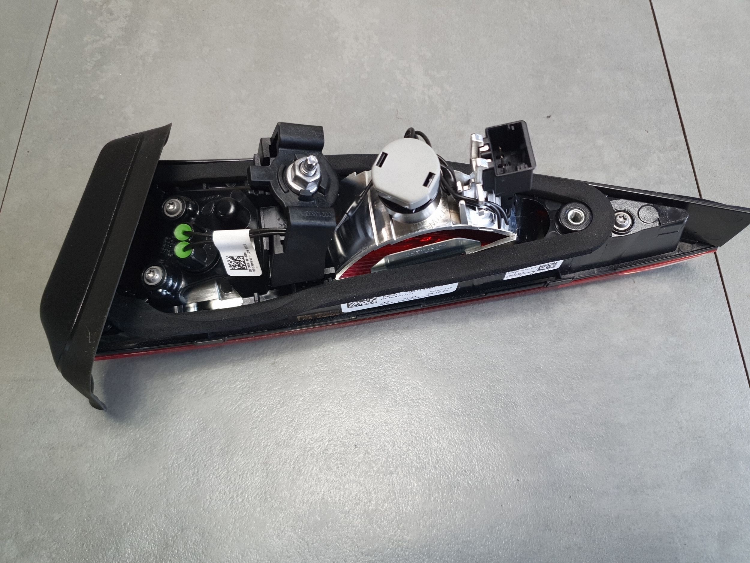 Audi A3 8Y hb light rear w klapie left 8Y0945075