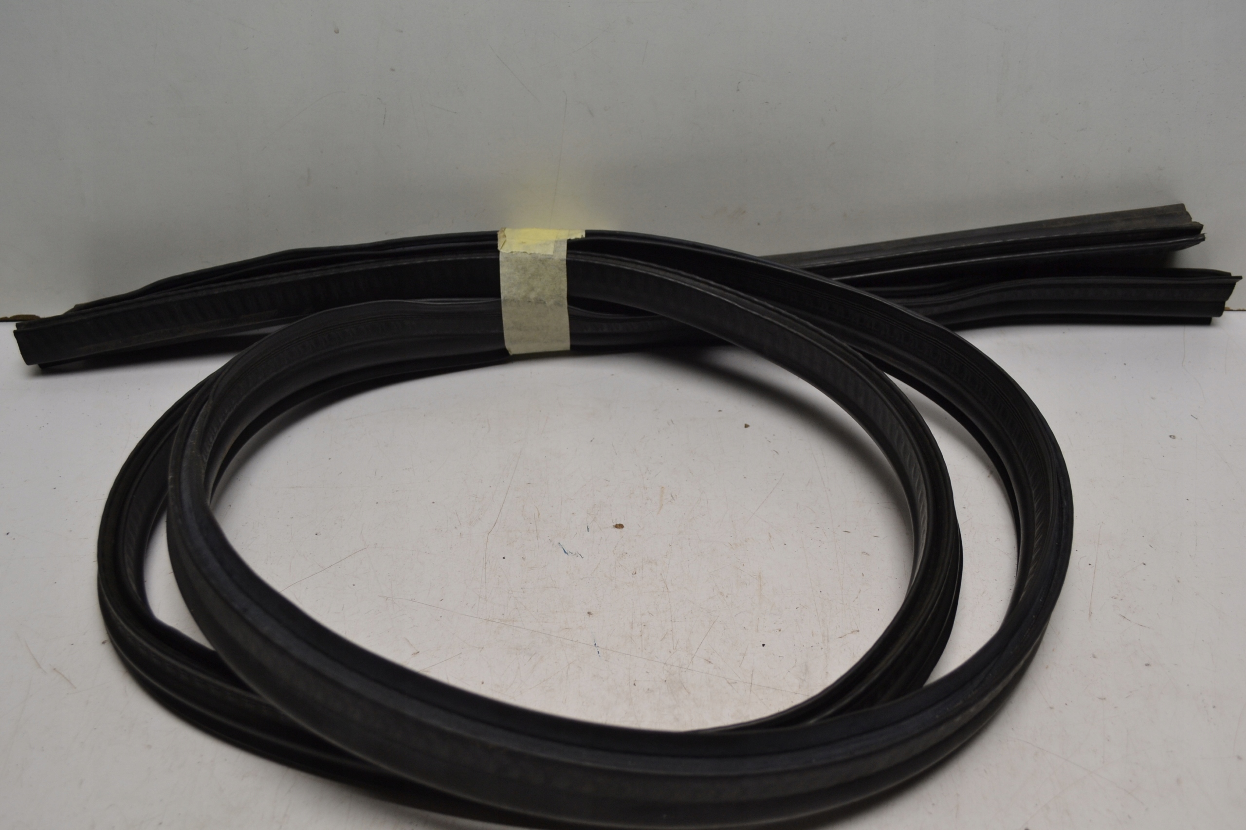 Mercedes R129 SL прокладка подшивает капот стены