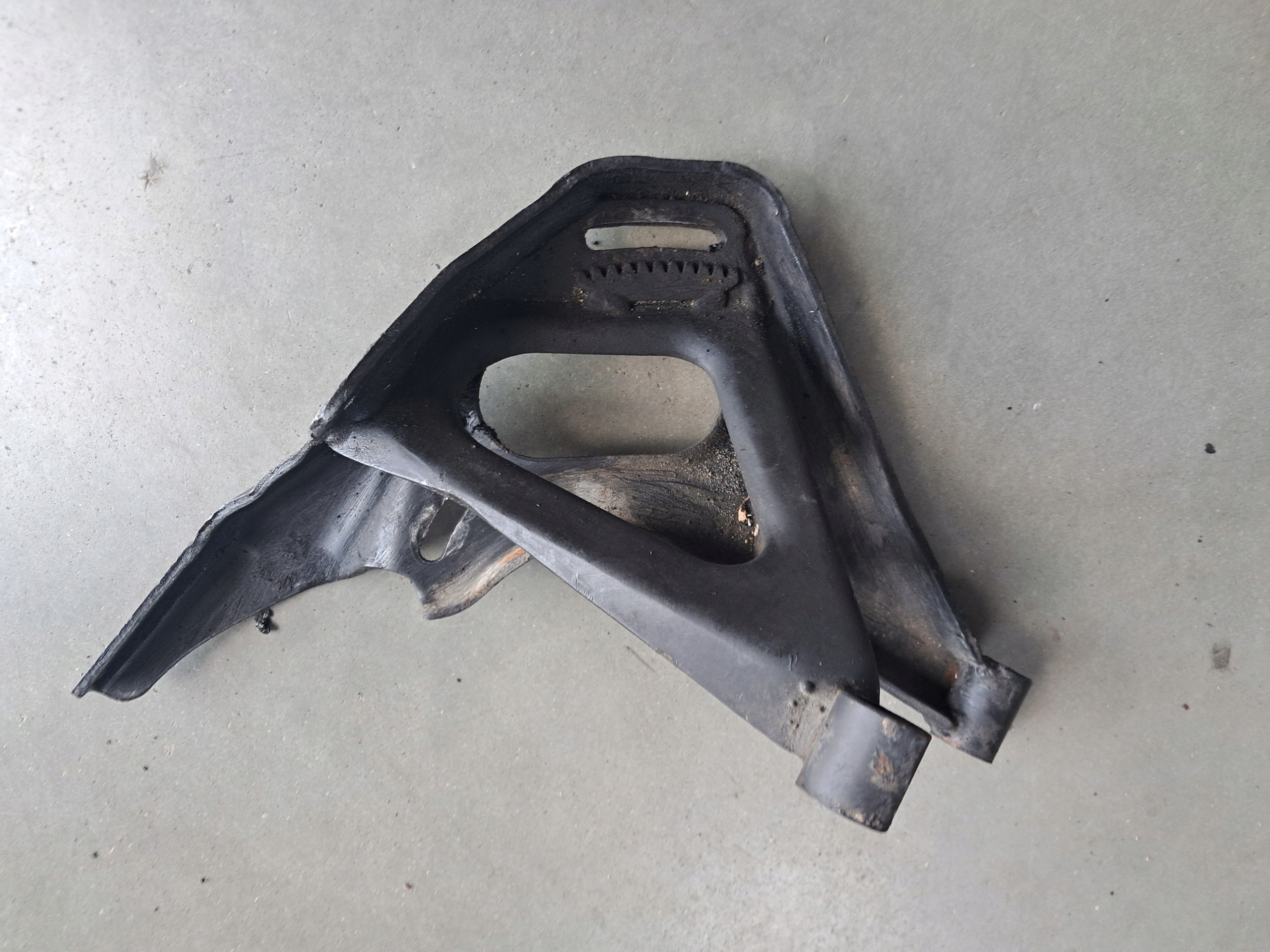 console engine mount MERCEDES W123 2,0 115.938