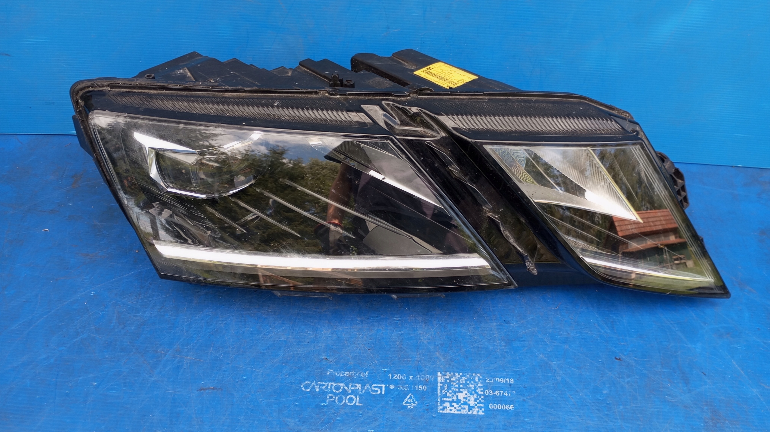 LAMPA PRAWY PRZÓD EU REFLEKTOR 5E1941016D SKODA OCTAVIA III 3 LIFT LED Producent części Skoda OE