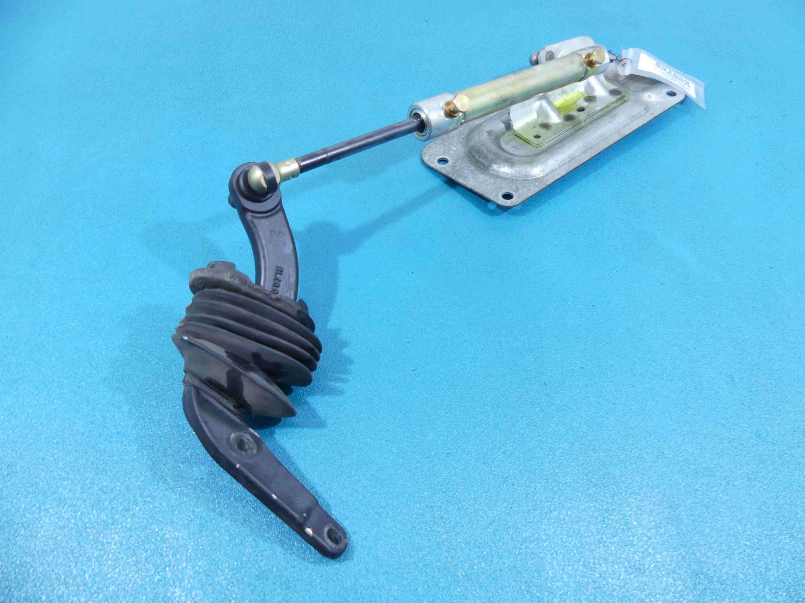 SIŁOWNIK KLAPY BAGAŻNIKA MERCEDES GL I X164 ML164