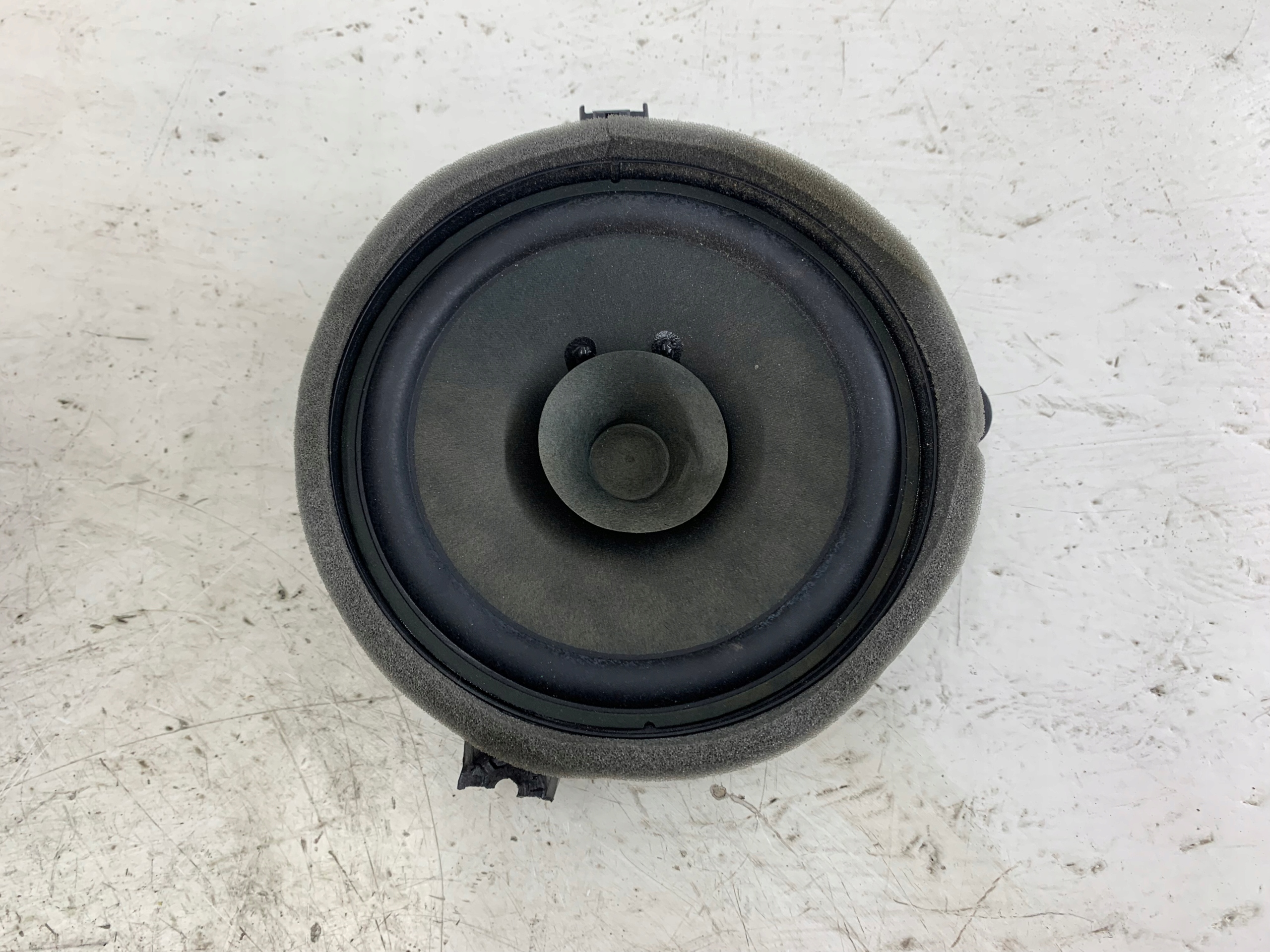 VOLVO V50 and speaker door 30752083
