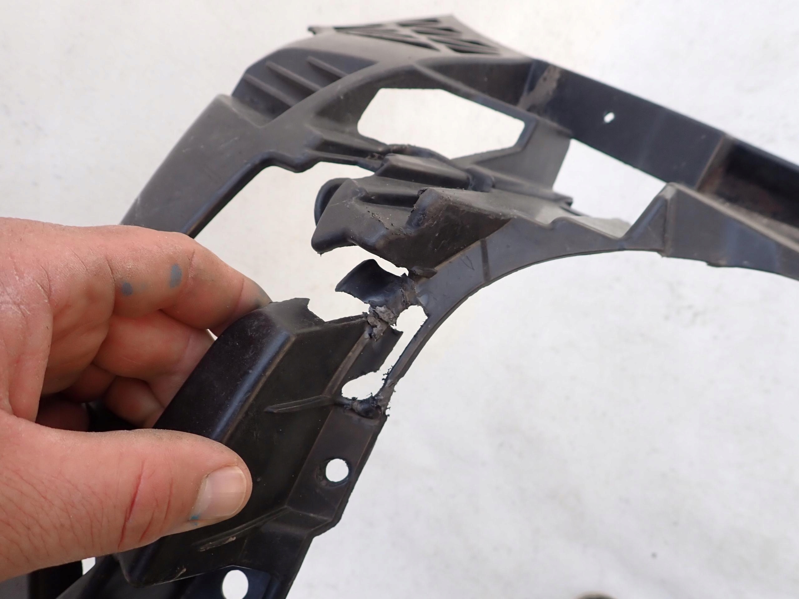 MERCEDES E-KLASA W212 AMG 12- bumper bracket of the front left