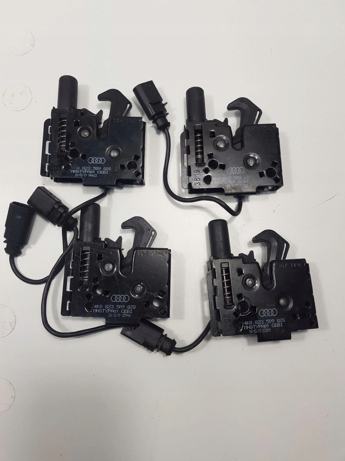 AUDI A6 C8 A7 замок капота 4K0823509