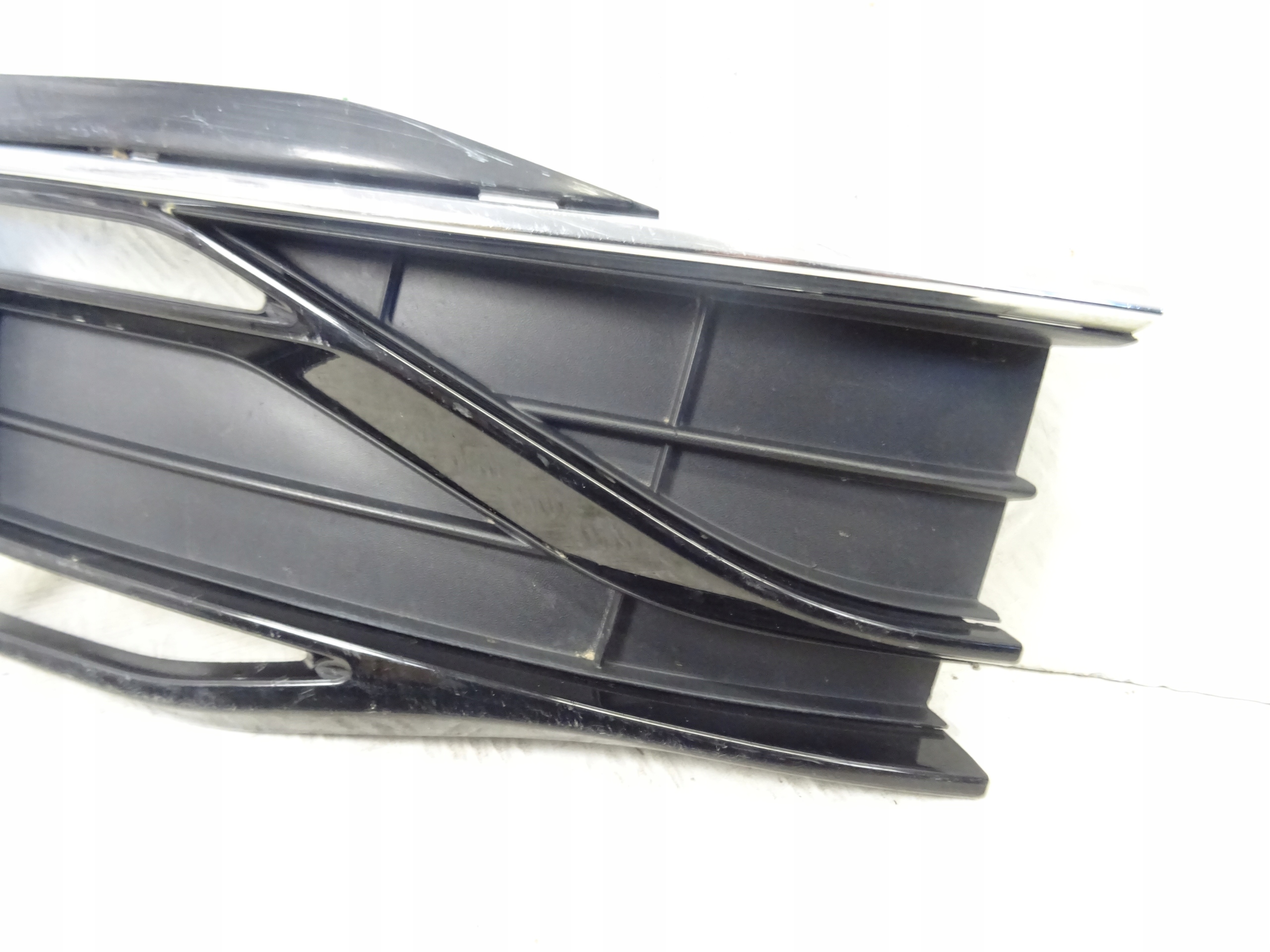 grid of a bumper front front left VW PASSAT B8 LIFT GTE 3G0853793B