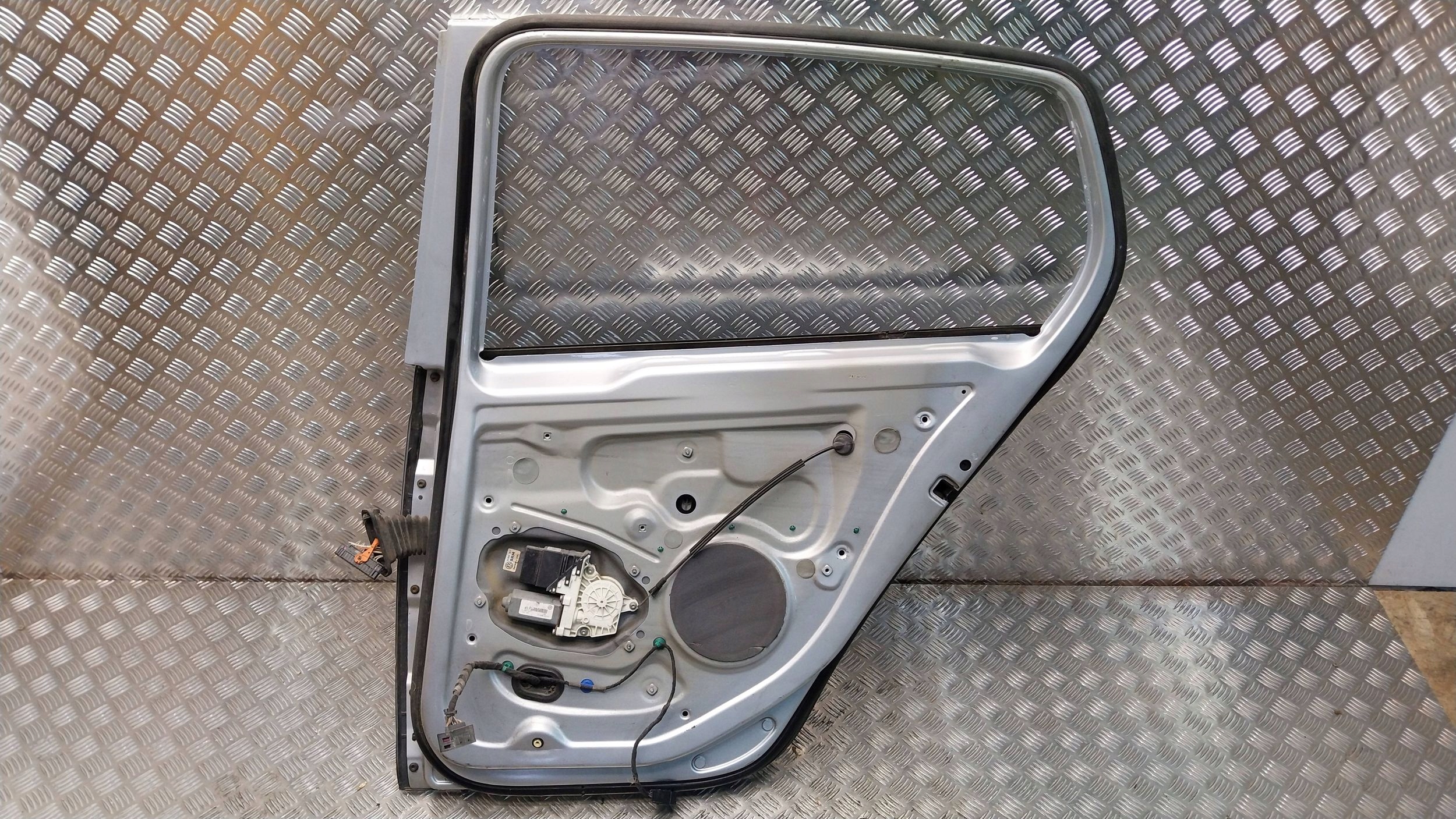 Tür heck rechts VW GOLF V 03