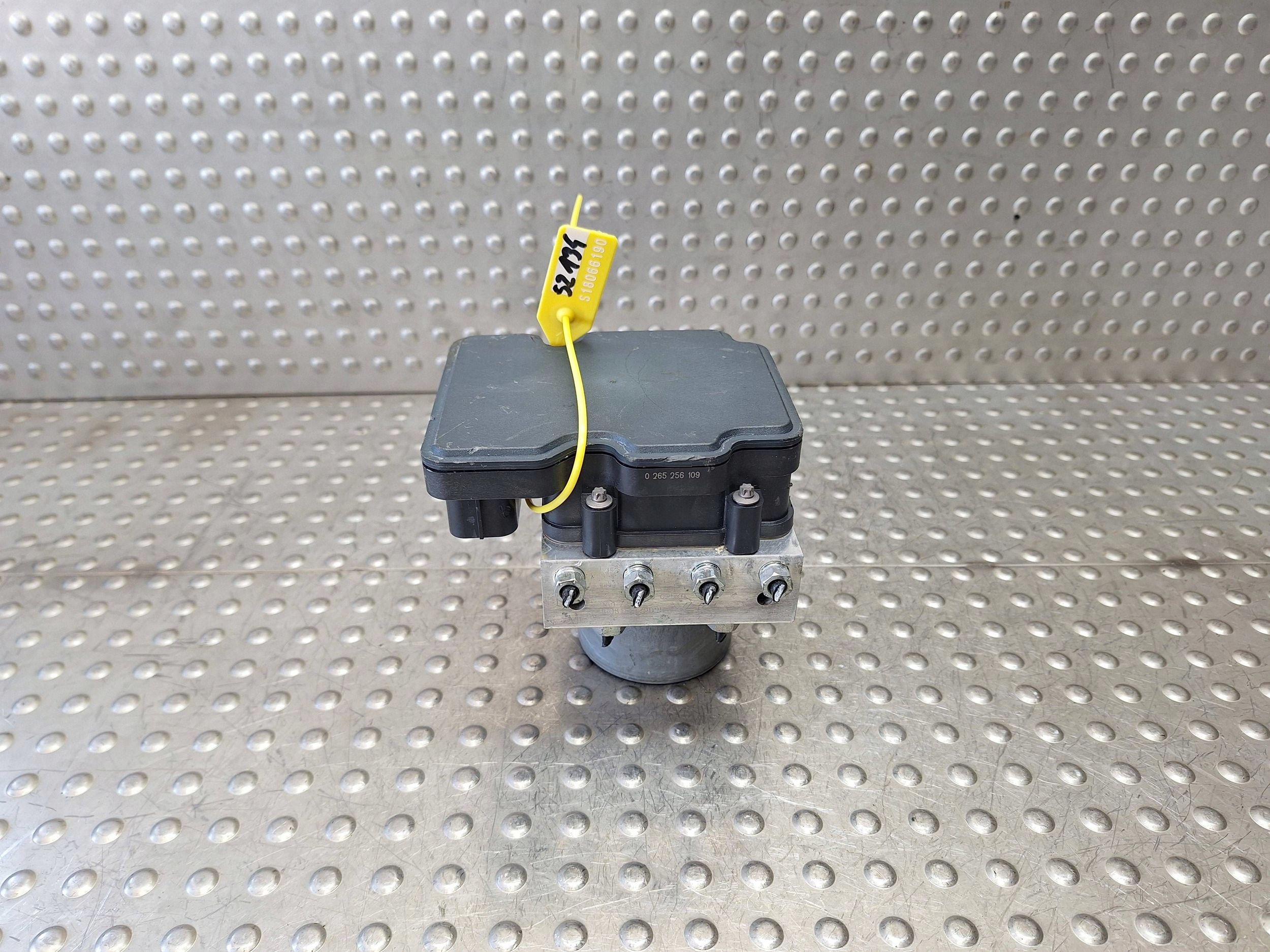 pump control unit ABS 0265956504 44540-02570 TOYOTA COROLLA E16 LIFT 1.6 B