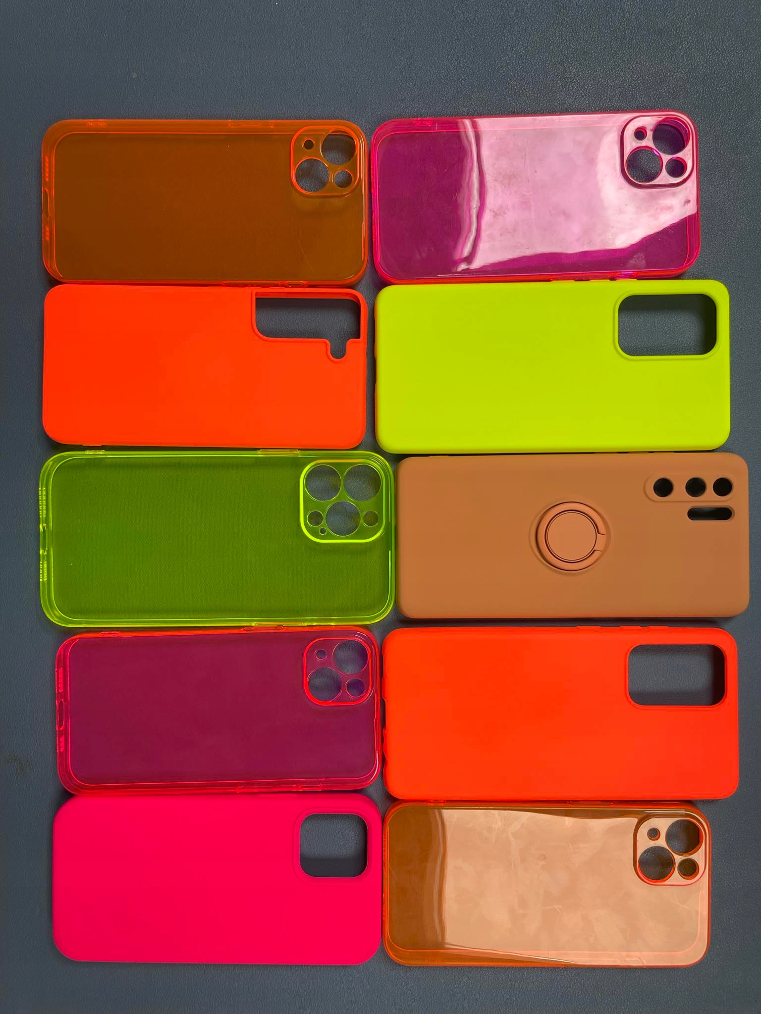 Zestaw 10 Neonowych Etui na Telefony Mix Marek oraz Modeli