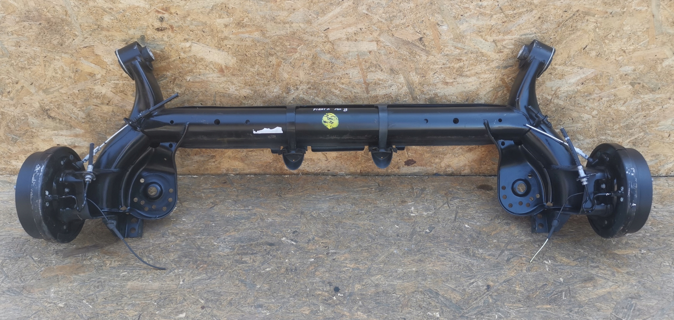 BELKA TYŁ TYLNA FORD FIESTA MK8 BĘBNY