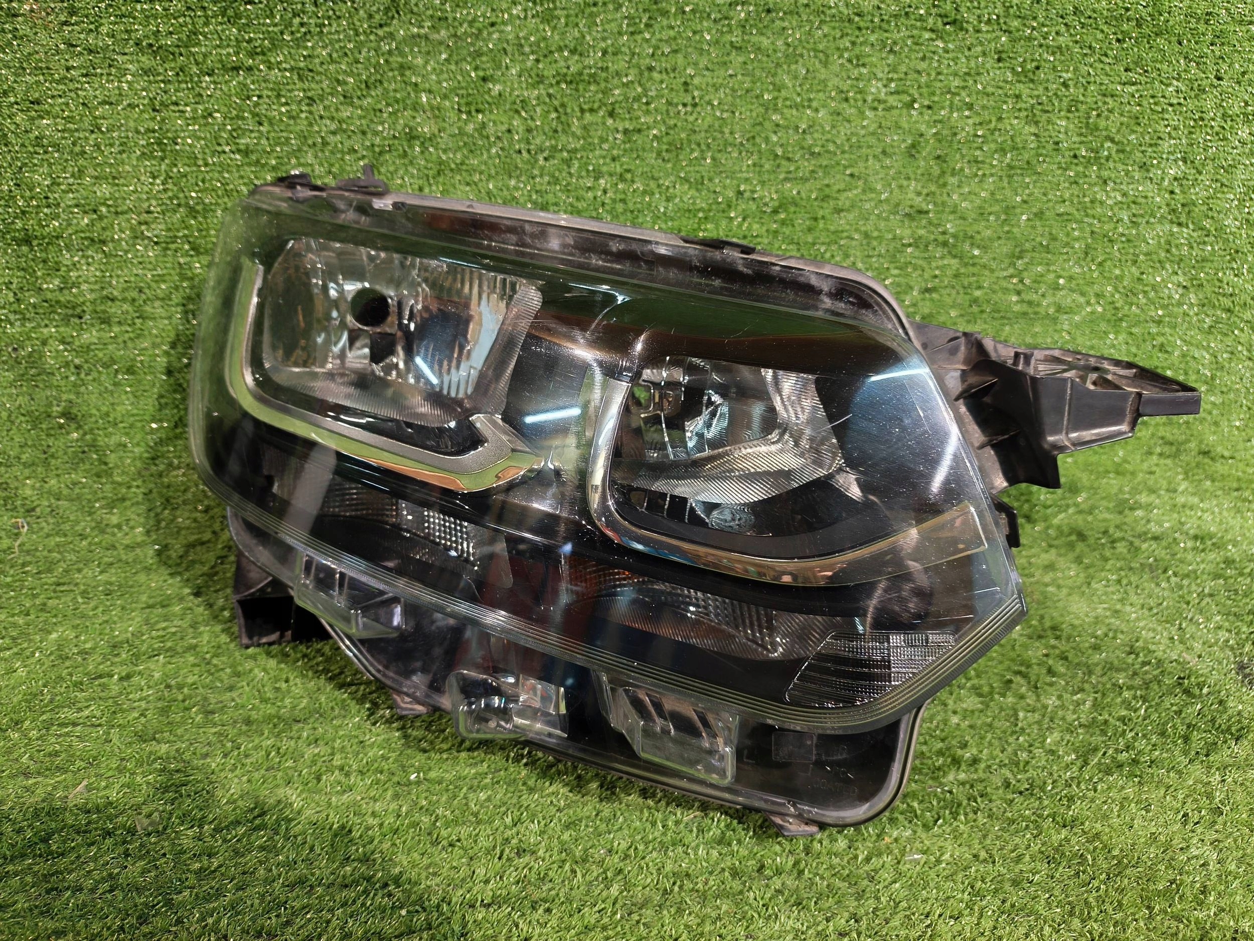 REFLEKTOR right front TOYOTA PROACE CITY VERSO NR.R1113
