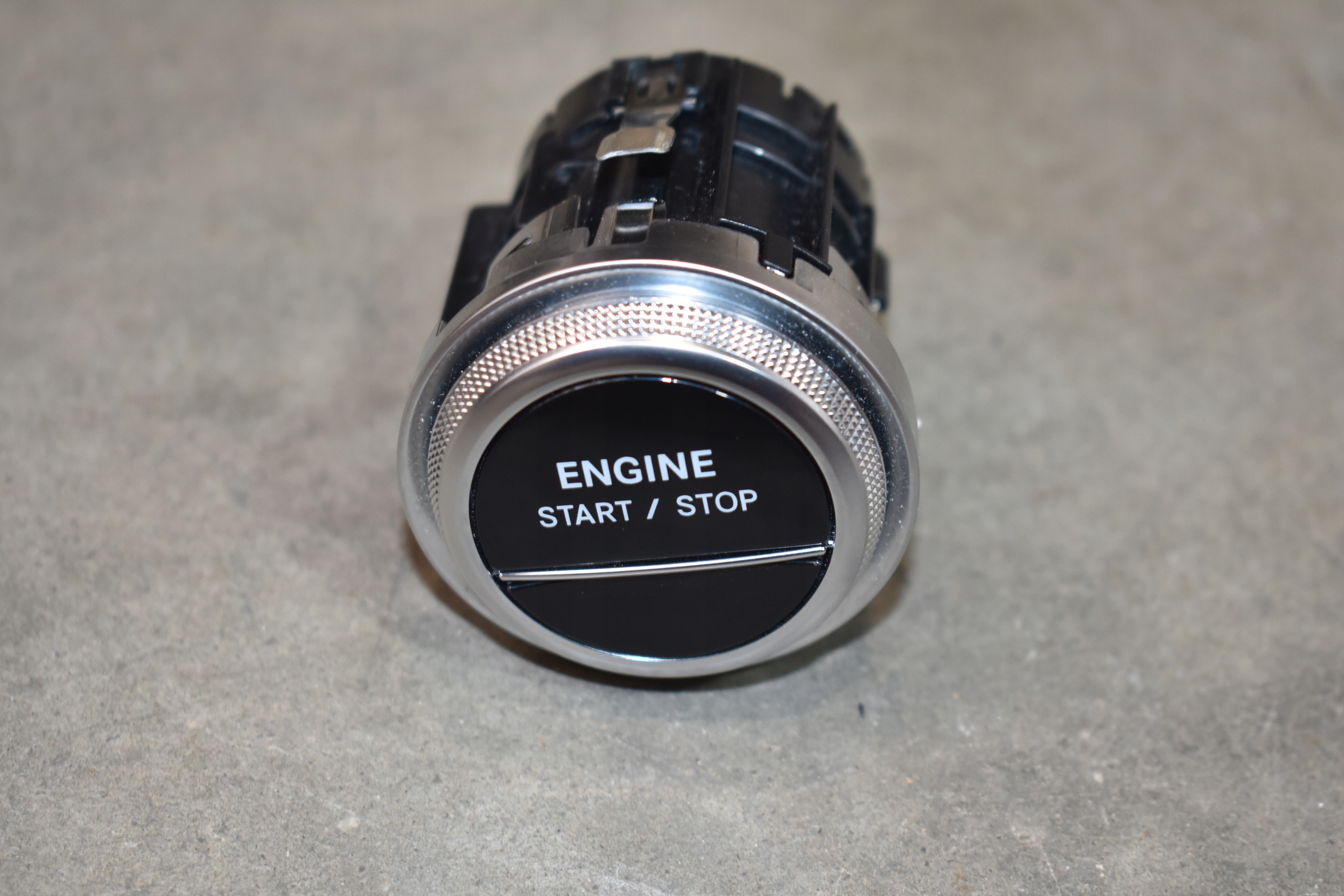 IDEALNY button START STOP MERCEDES W206 1